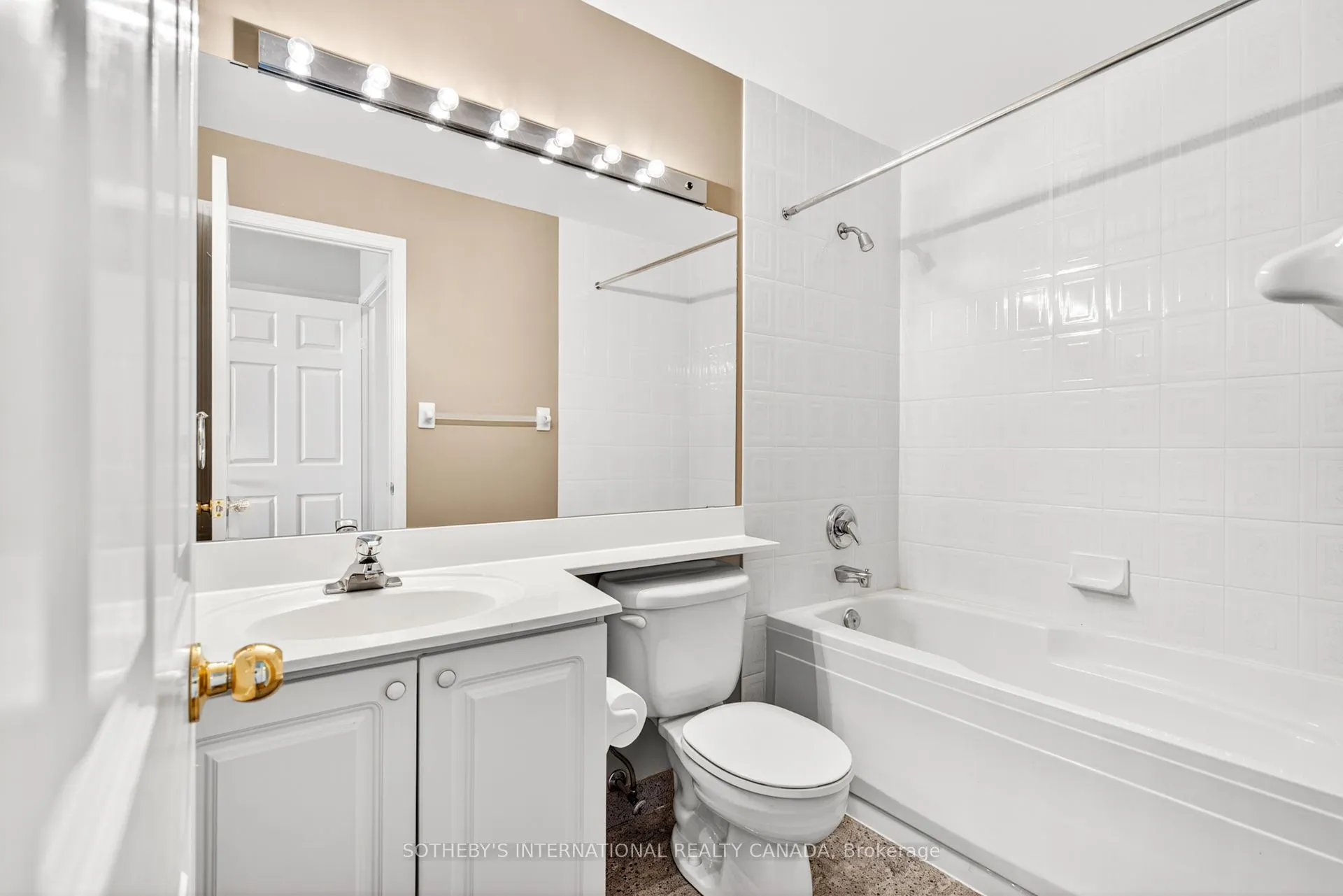8 Hillcrest Avenue, #PH101