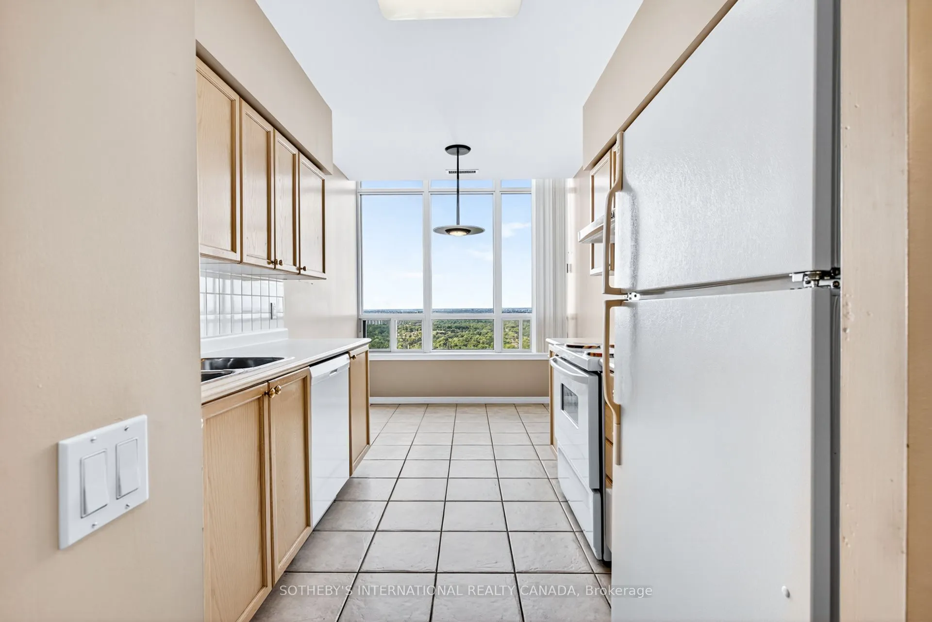 8 Hillcrest Avenue, #PH101