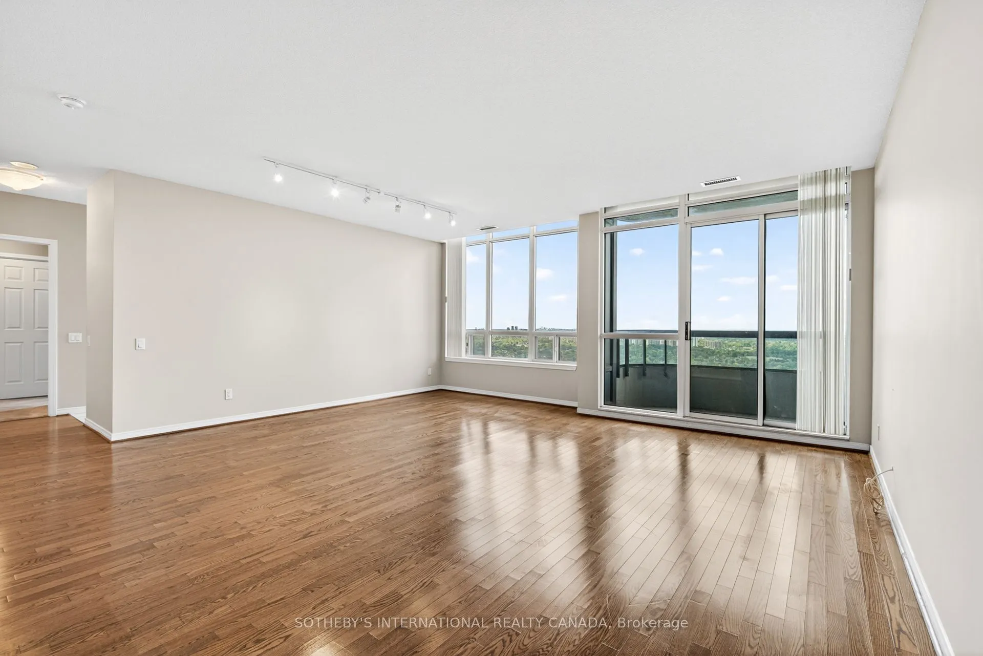 8 Hillcrest Avenue, #PH101