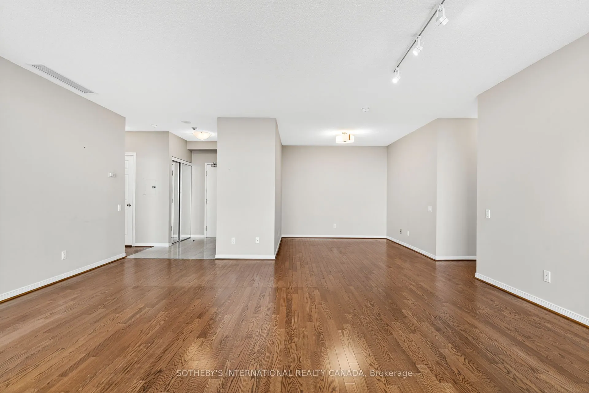 8 Hillcrest Avenue, #PH101