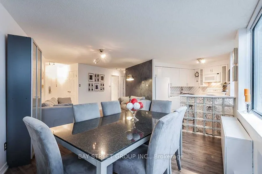 250 Queens Quay W, #1106