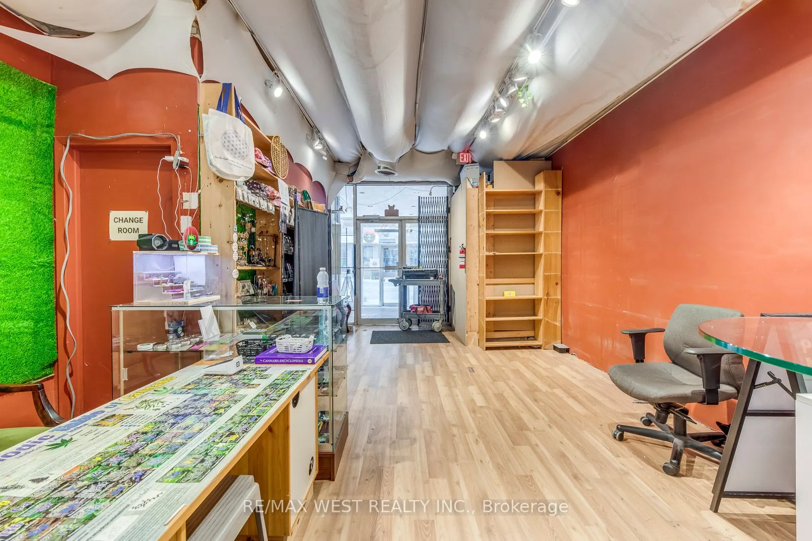 758 Bathurst Street