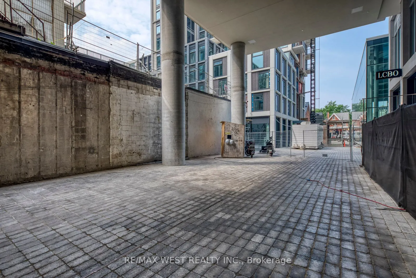 758 Bathurst Street