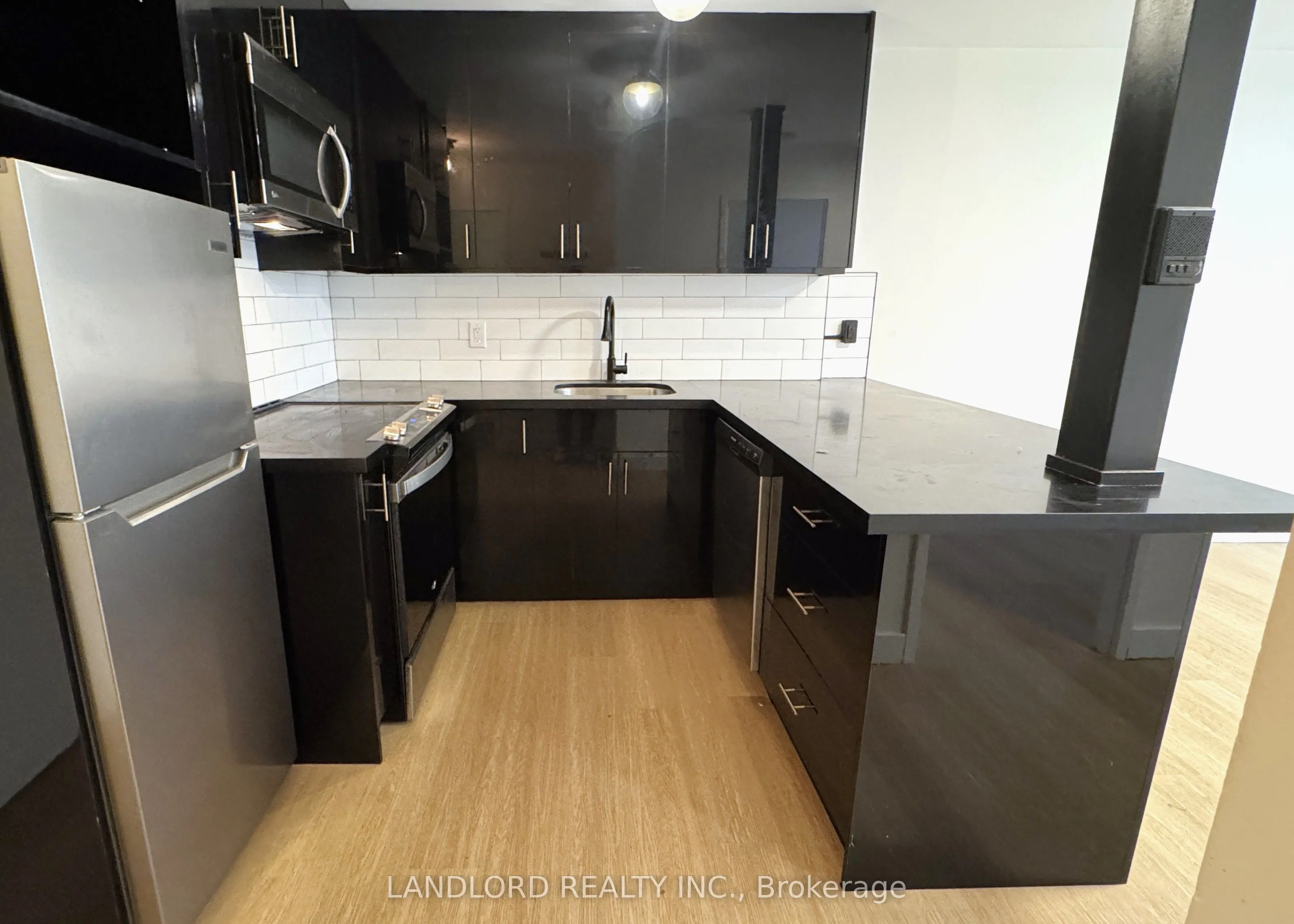 420 Eglinton Avenue E, #308