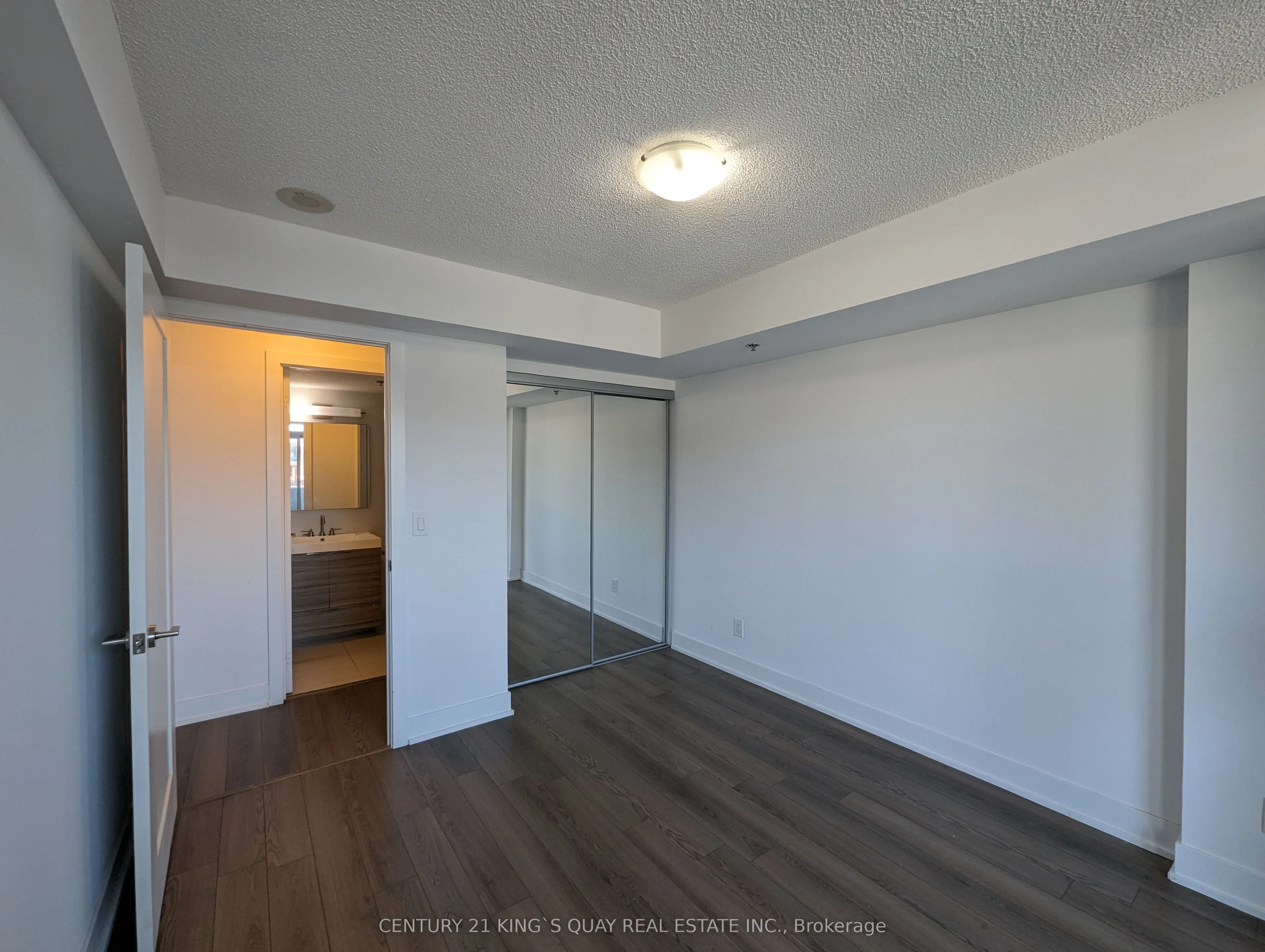 318 Richmond Street W, #606