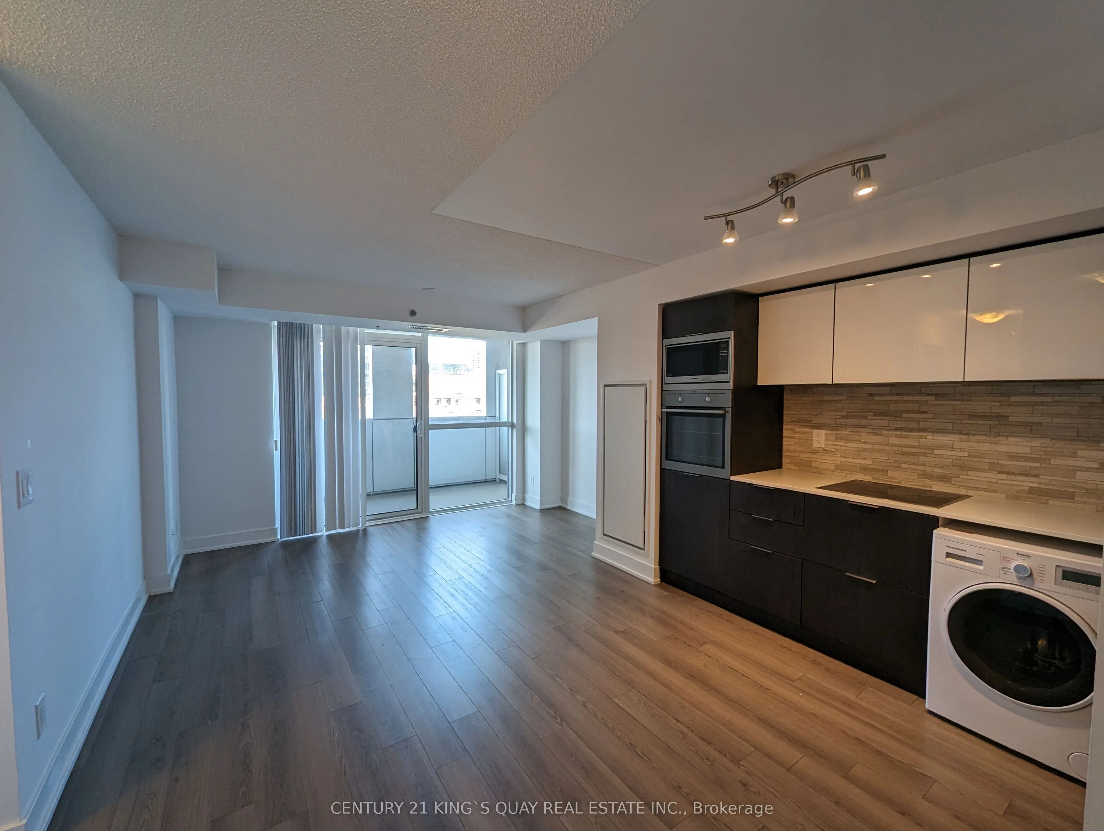318 Richmond Street W, #606