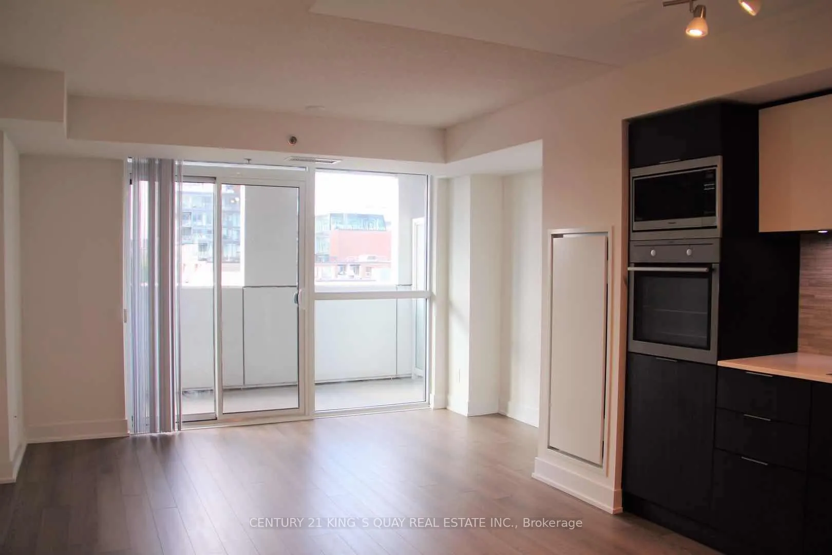 318 Richmond Street W, #606