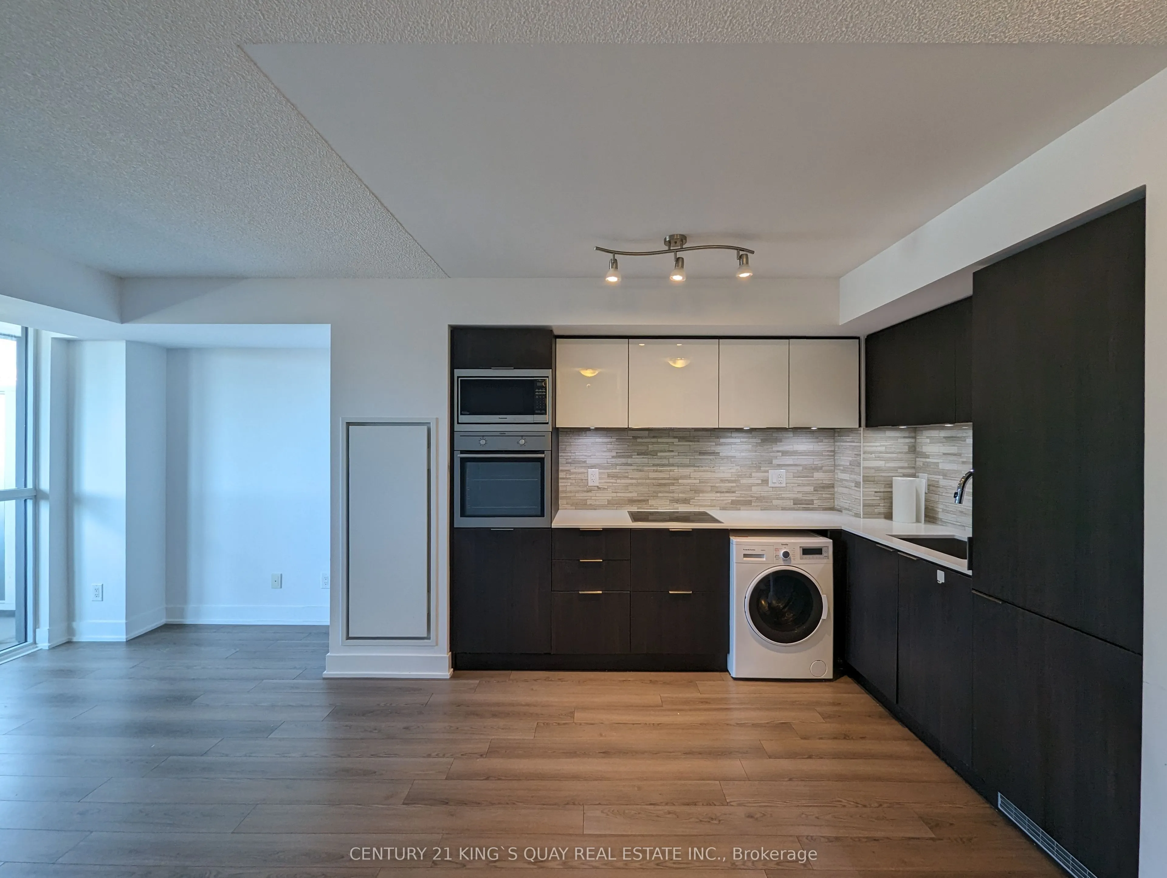 318 Richmond Street W, #606