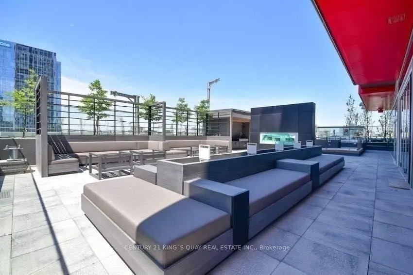 318 Richmond Street W, #606