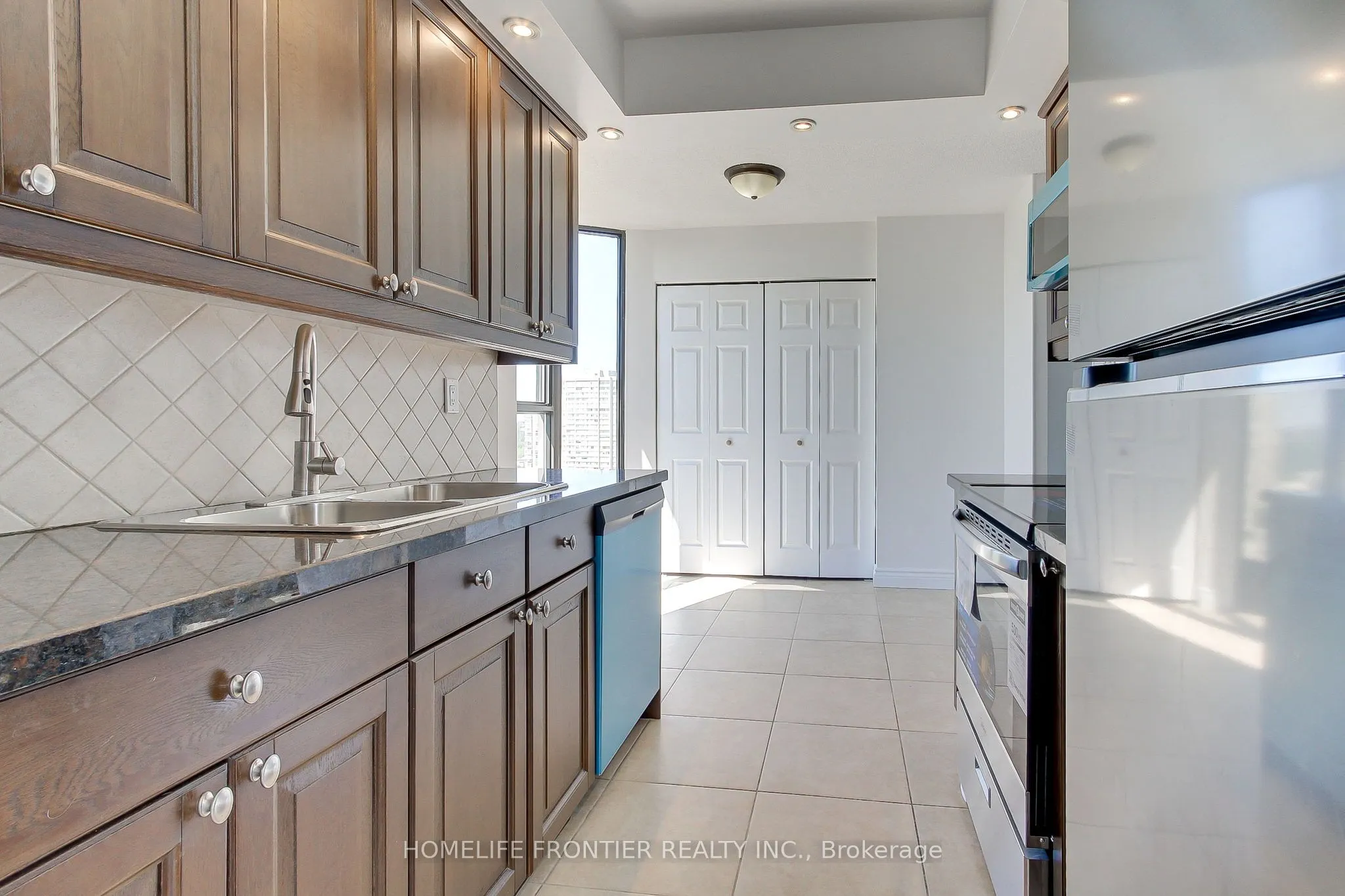 80 Antibes Drive, #1906