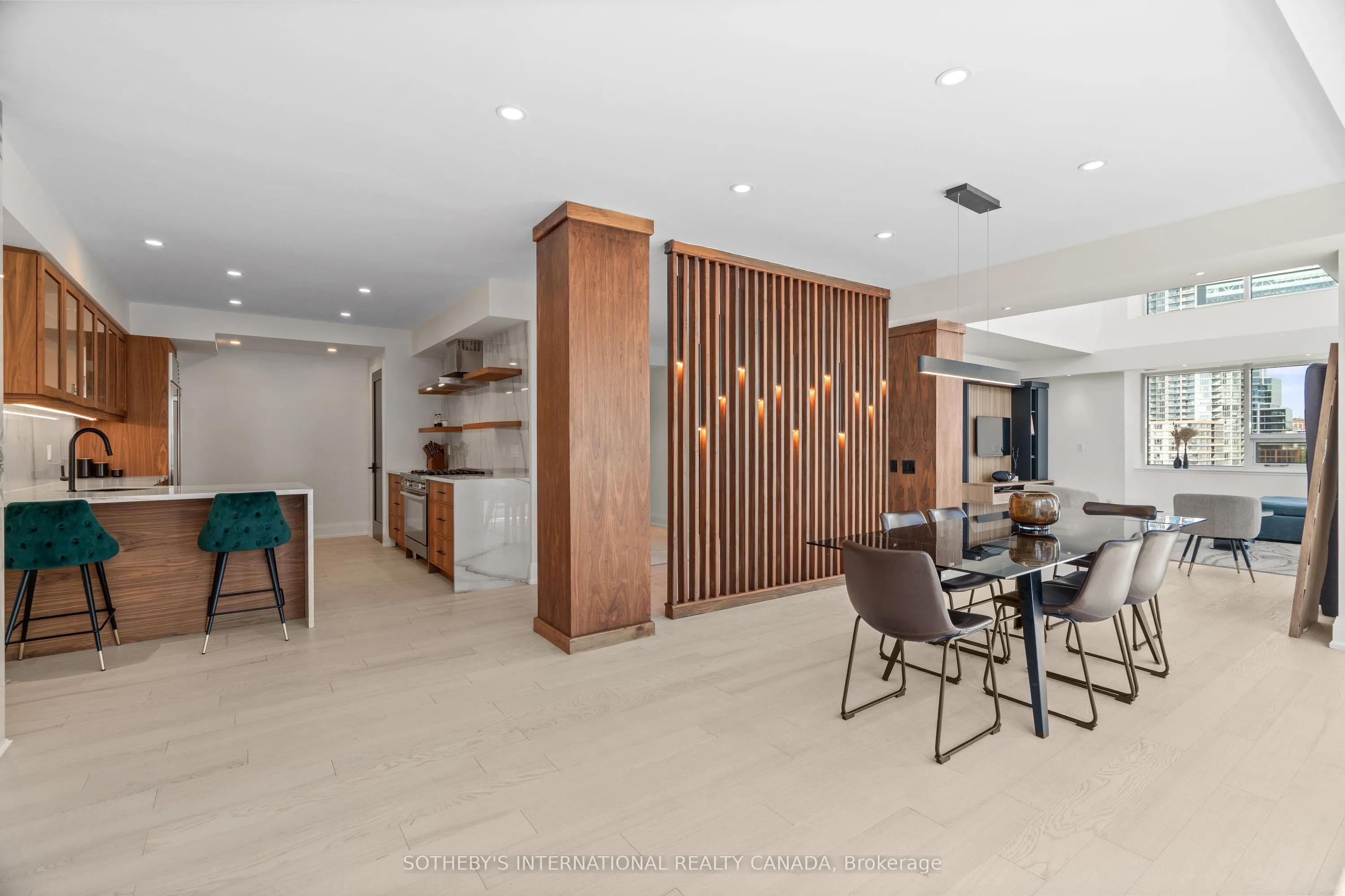 500 Queens Quay, #PH 1005W