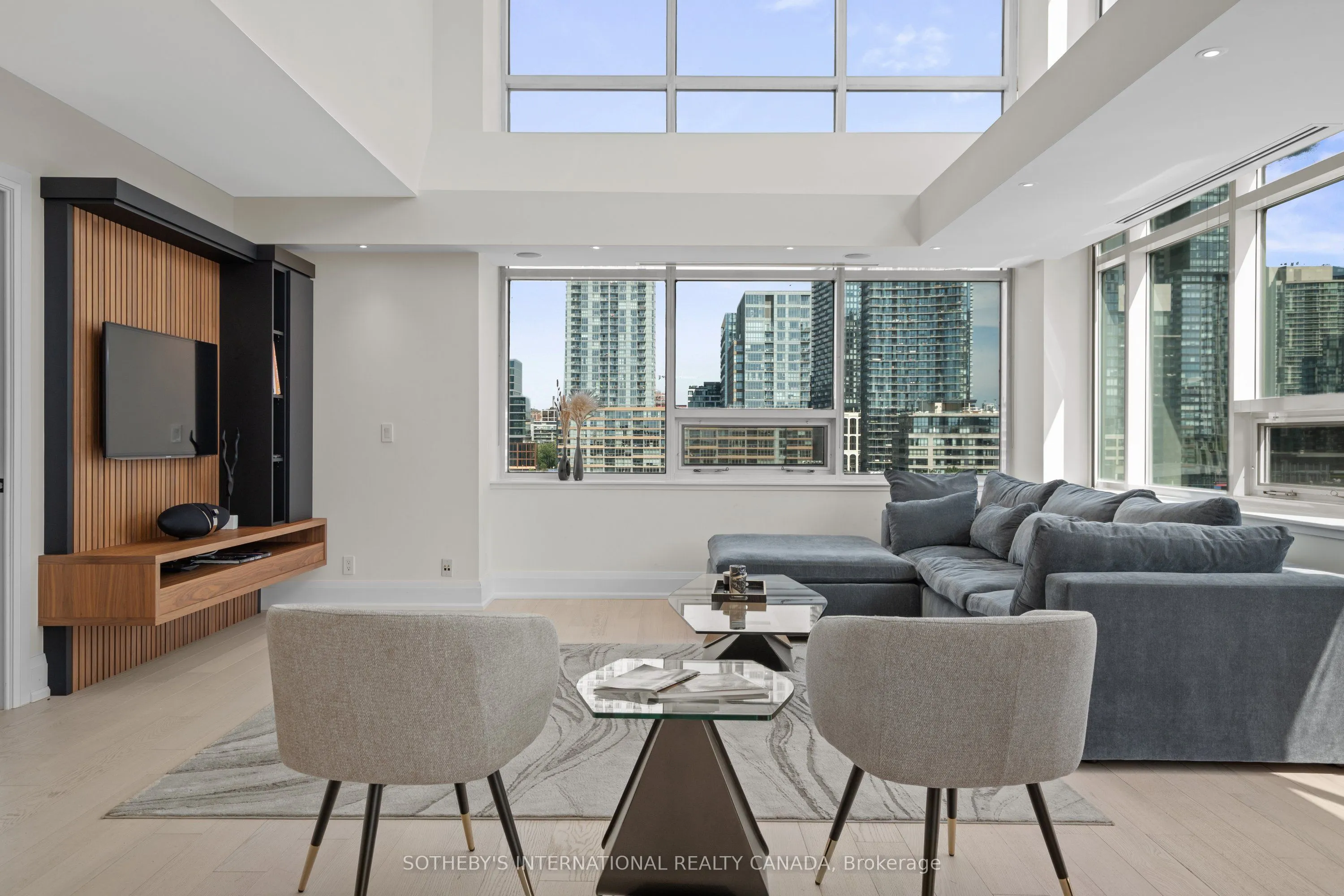500 Queens Quay, #PH 1005W
