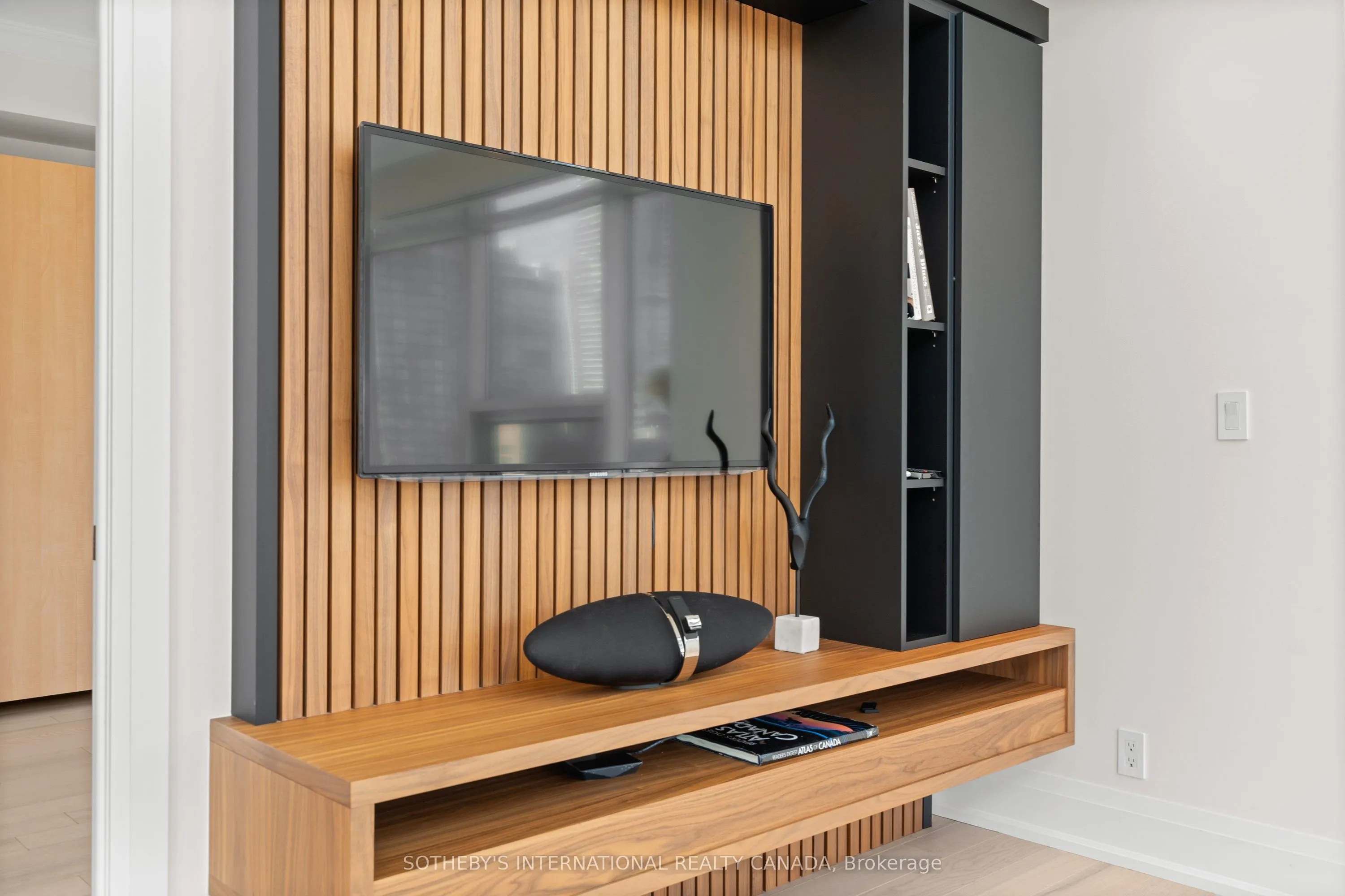 500 Queens Quay, #PH 1005W