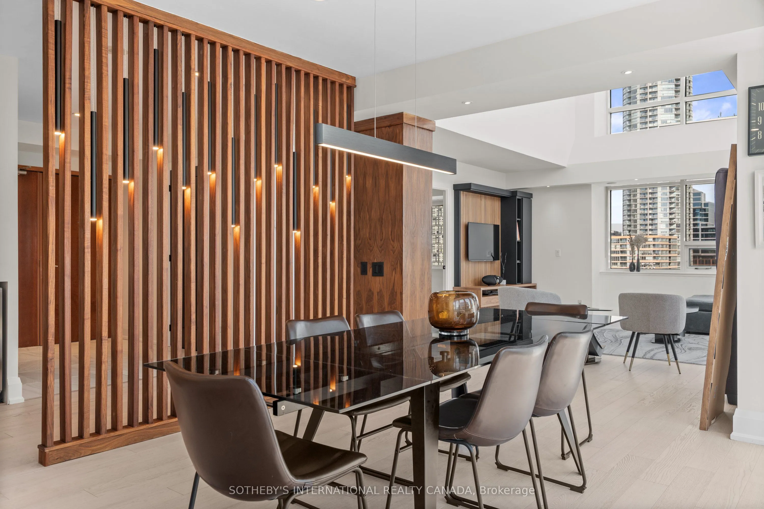 500 Queens Quay, #PH 1005W