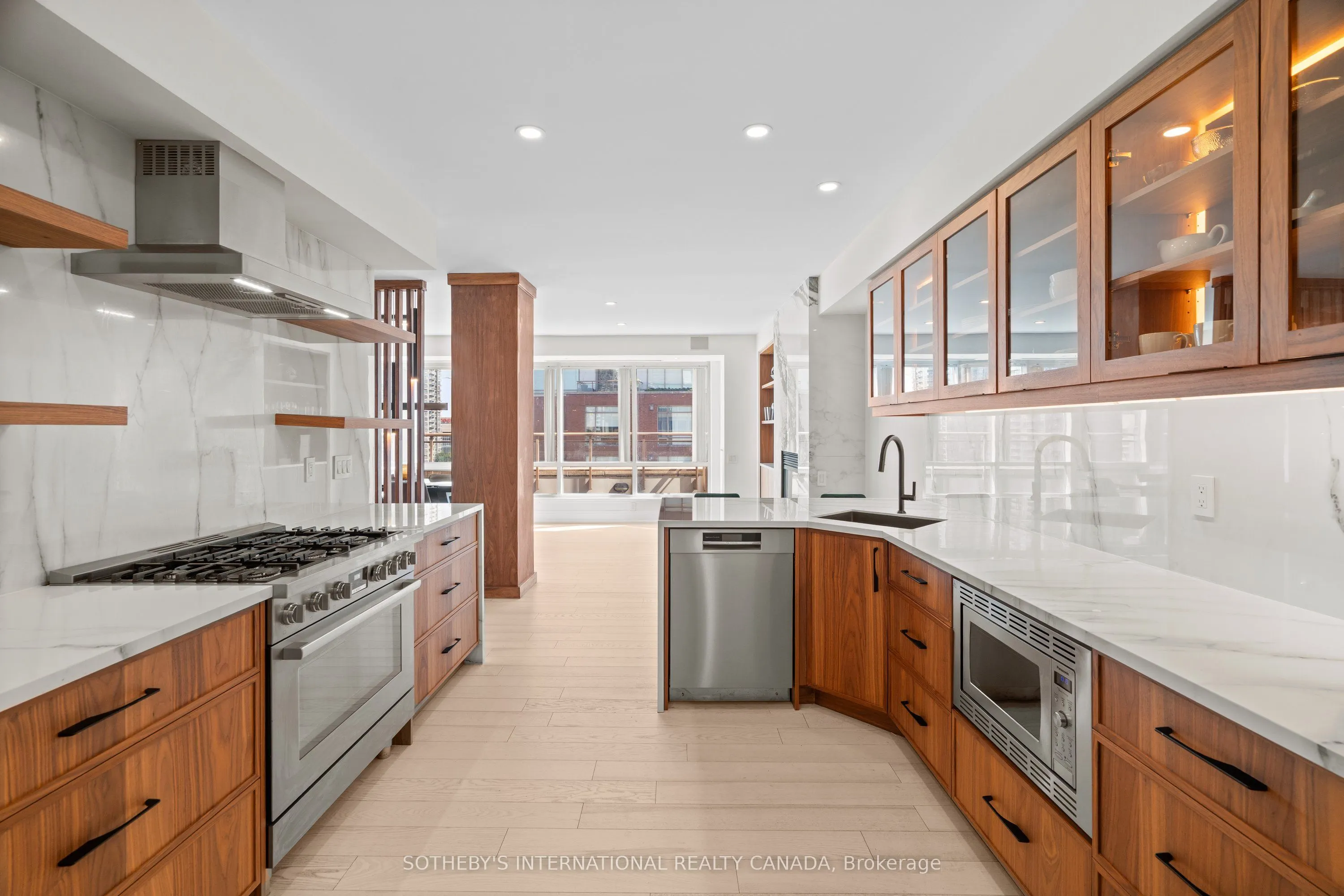 500 Queens Quay, #PH 1005W