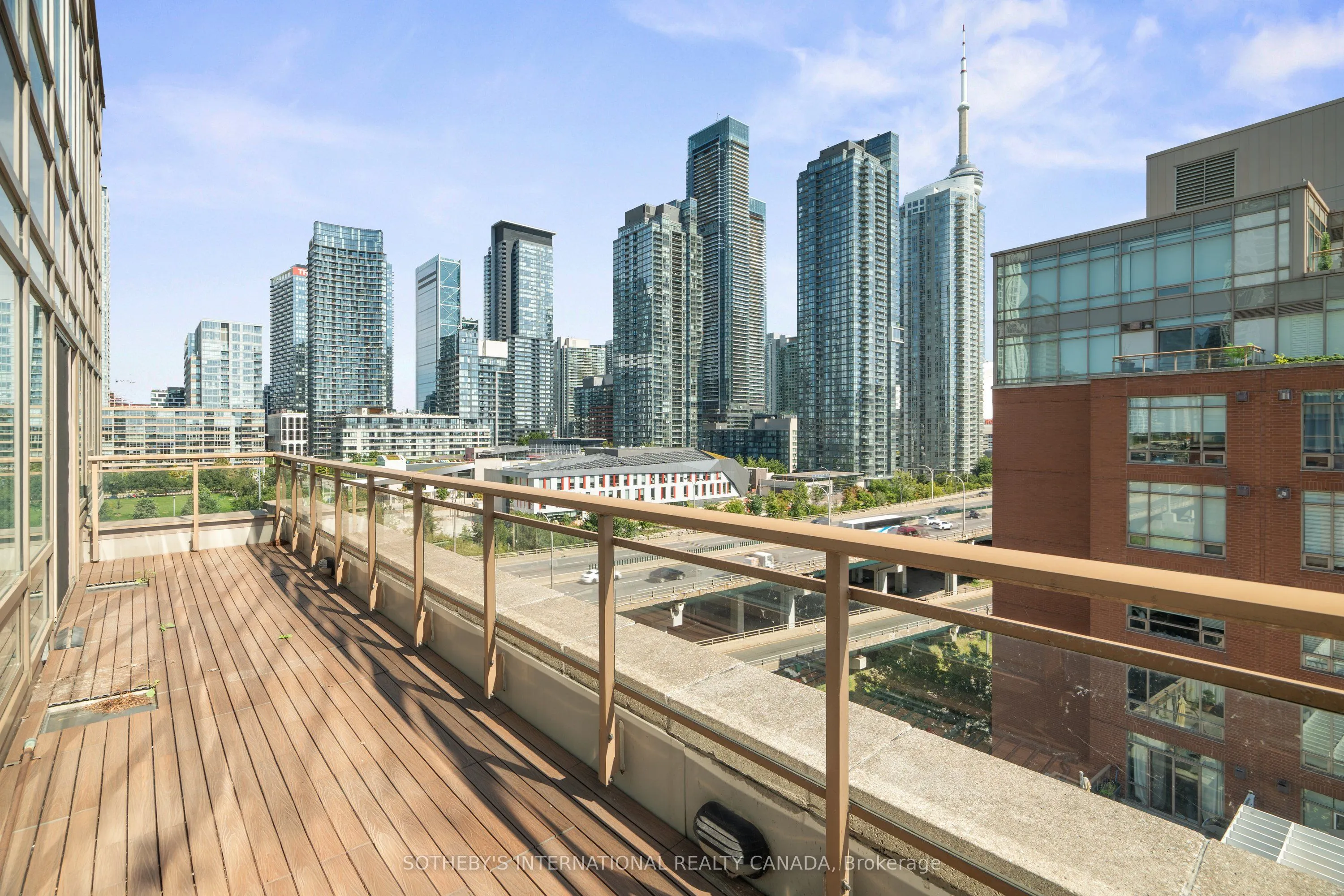 500 Queens Quay, #PH 1005W