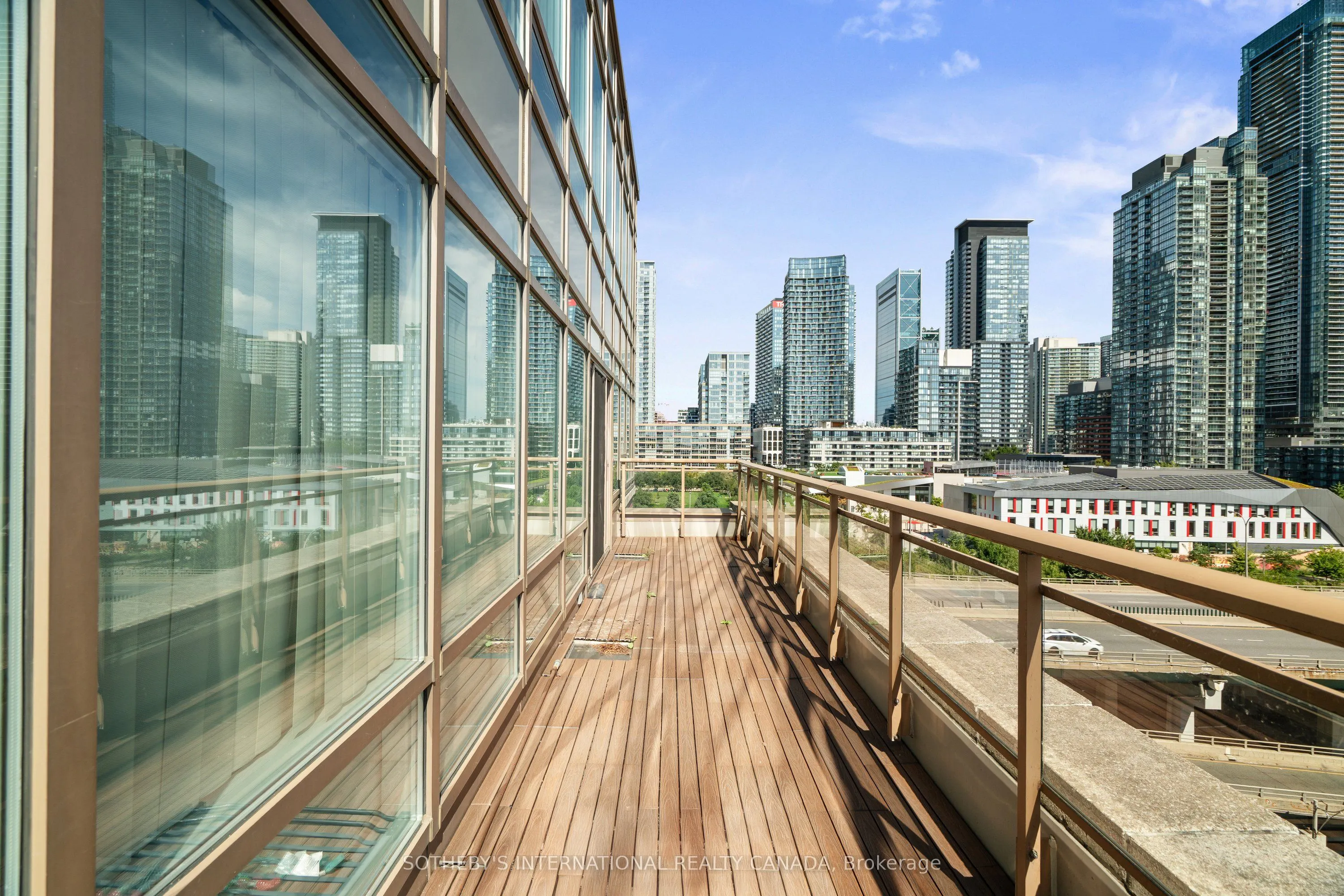 500 Queens Quay, #PH 1005W