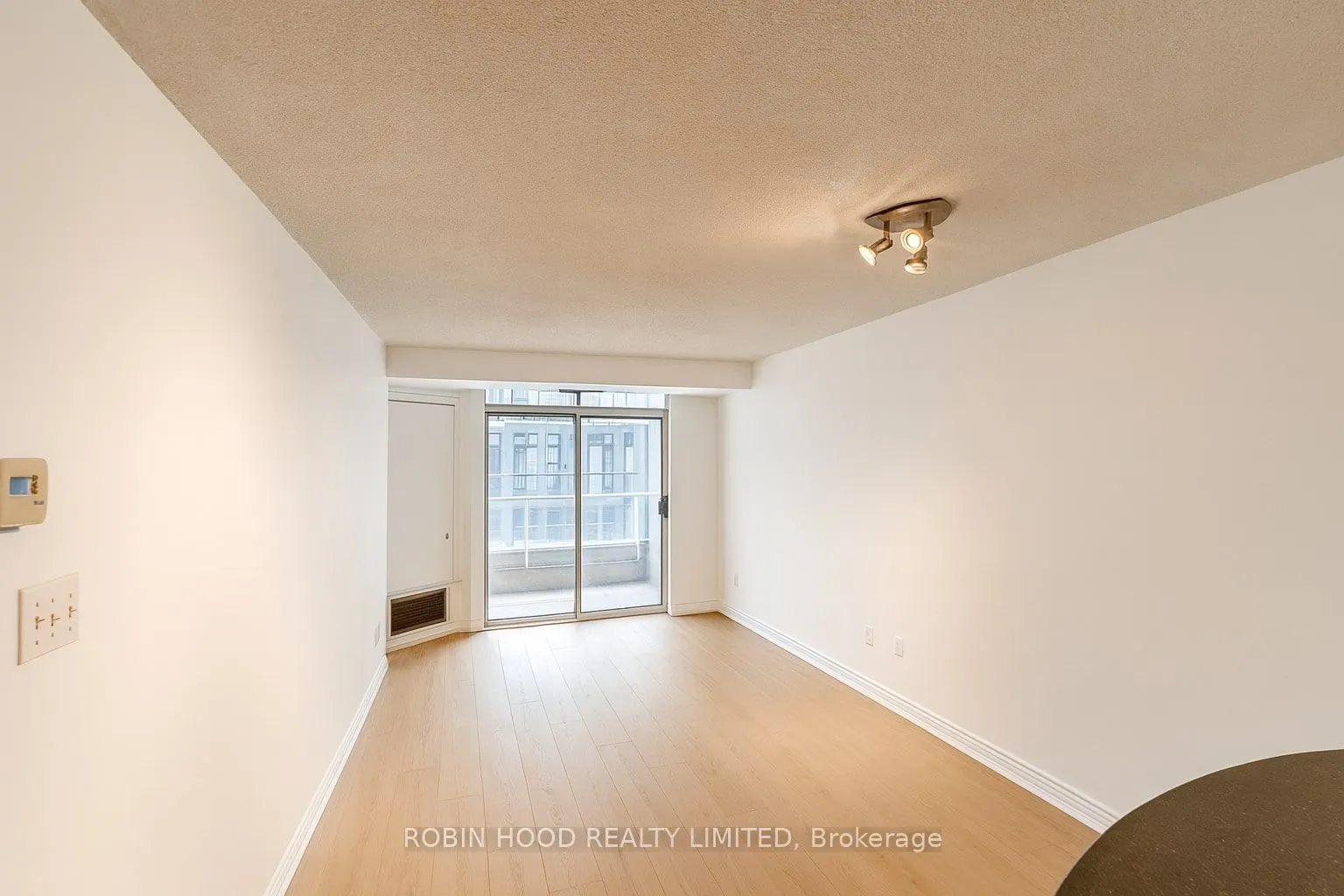 105 Victoria Street, #307