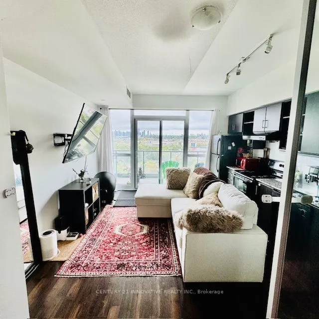 160 Vanderhoof Avenue, #811