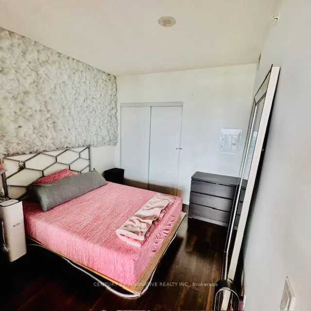 160 Vanderhoof Avenue, #811
