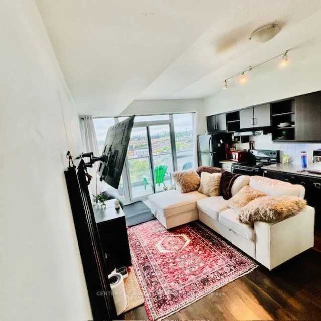 160 Vanderhoof Avenue, #811