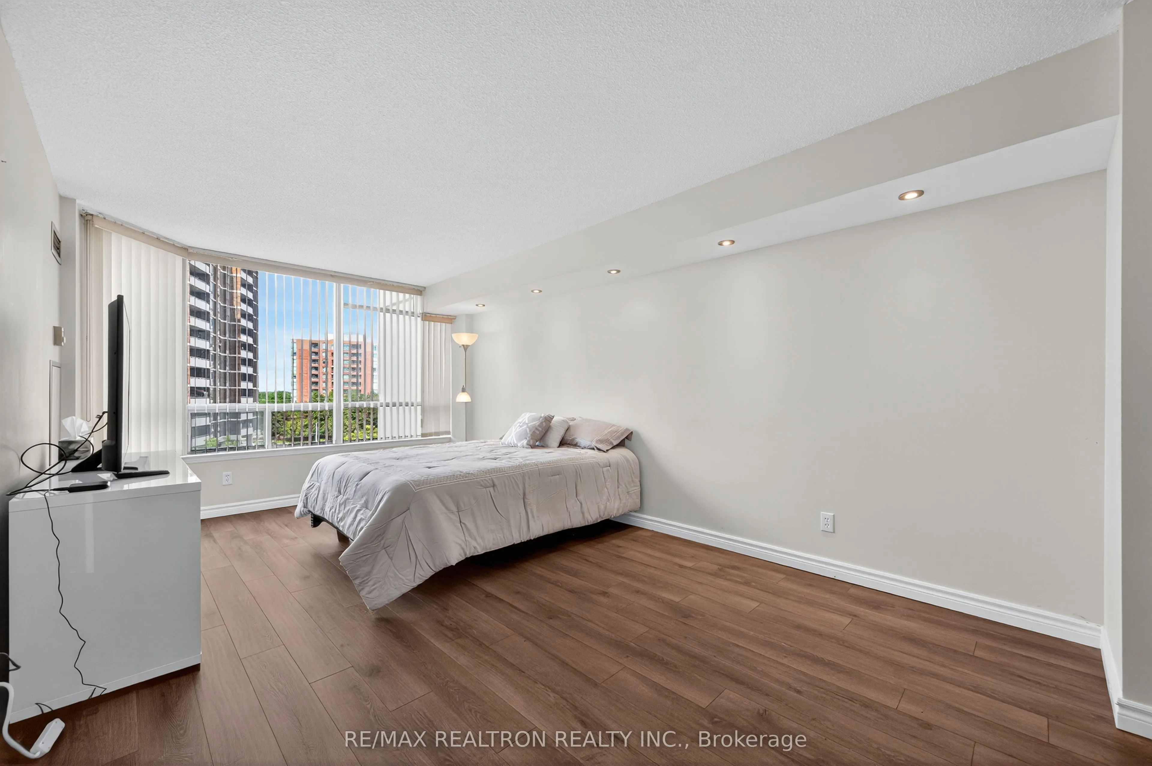 1101 Steeles Avenue W, #602