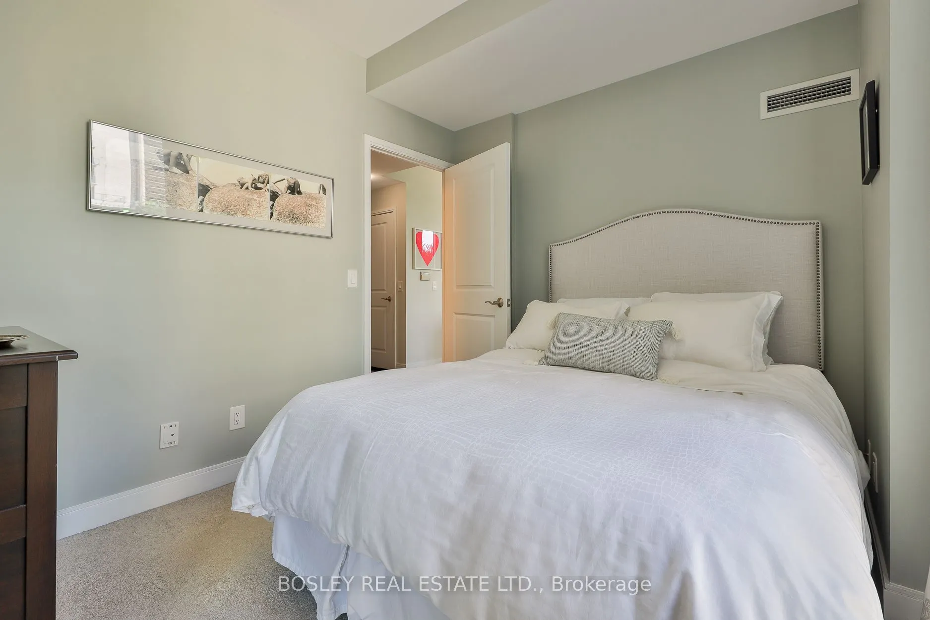 88 Broadway Avenue, #318