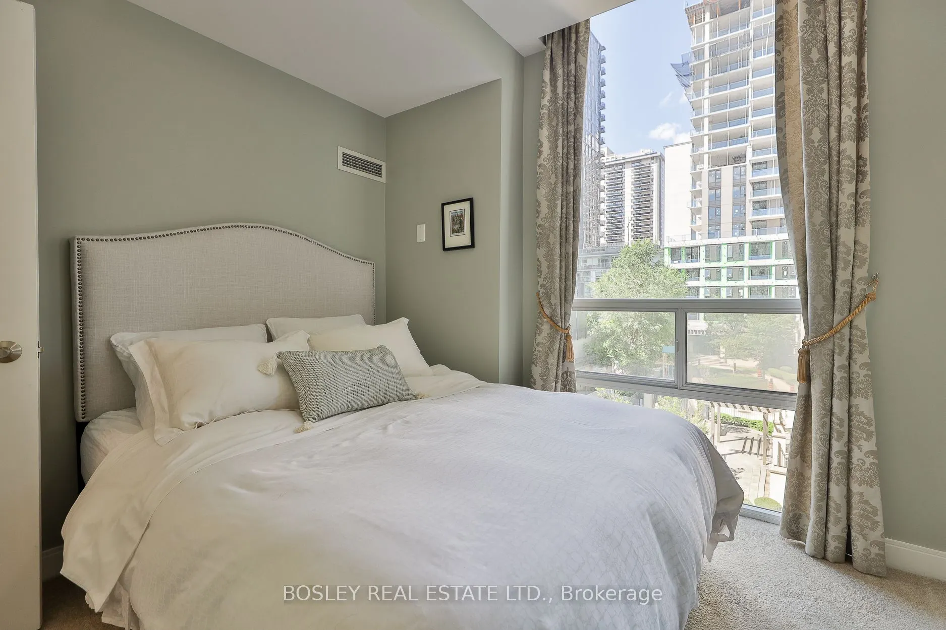 88 Broadway Avenue, #318