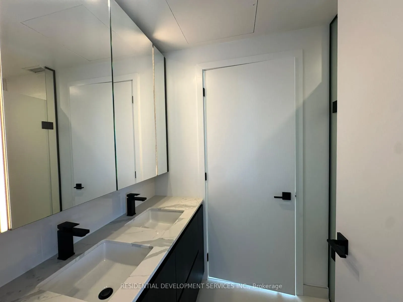 699 Sheppard Avenue E, #905