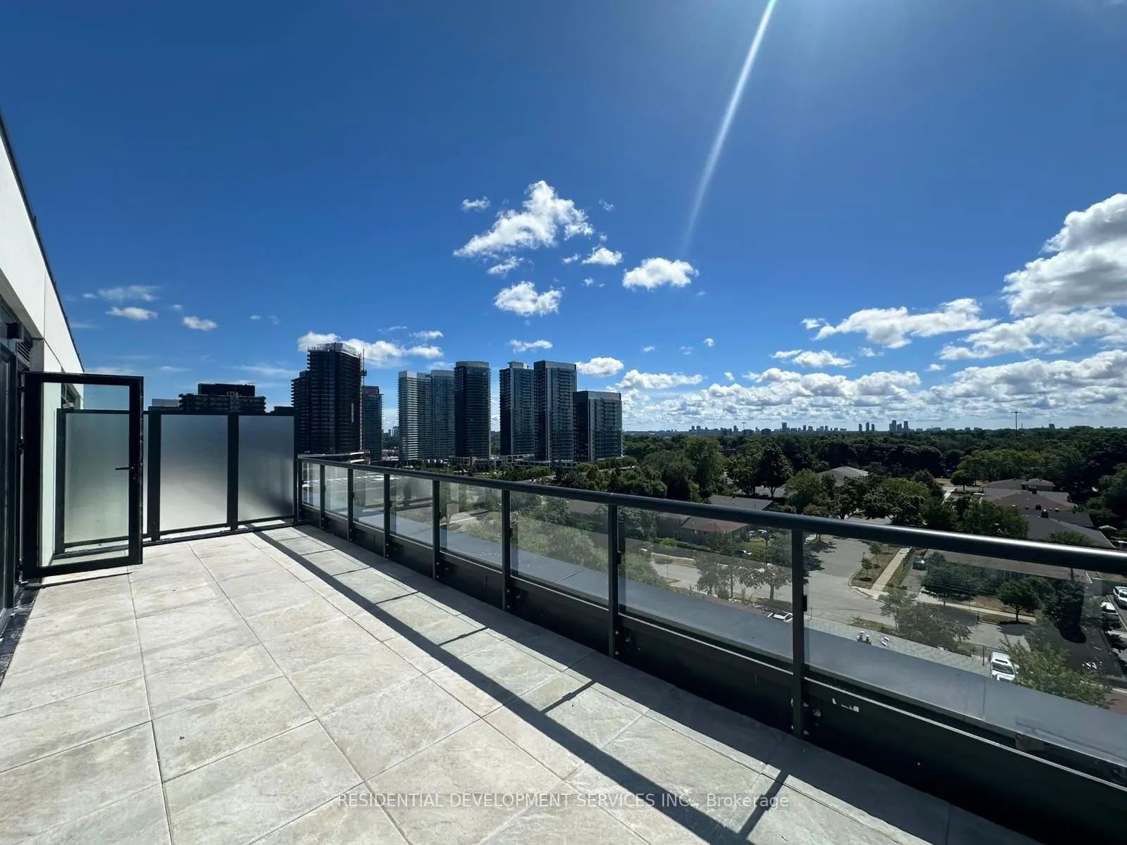 699 Sheppard Avenue E, #905
