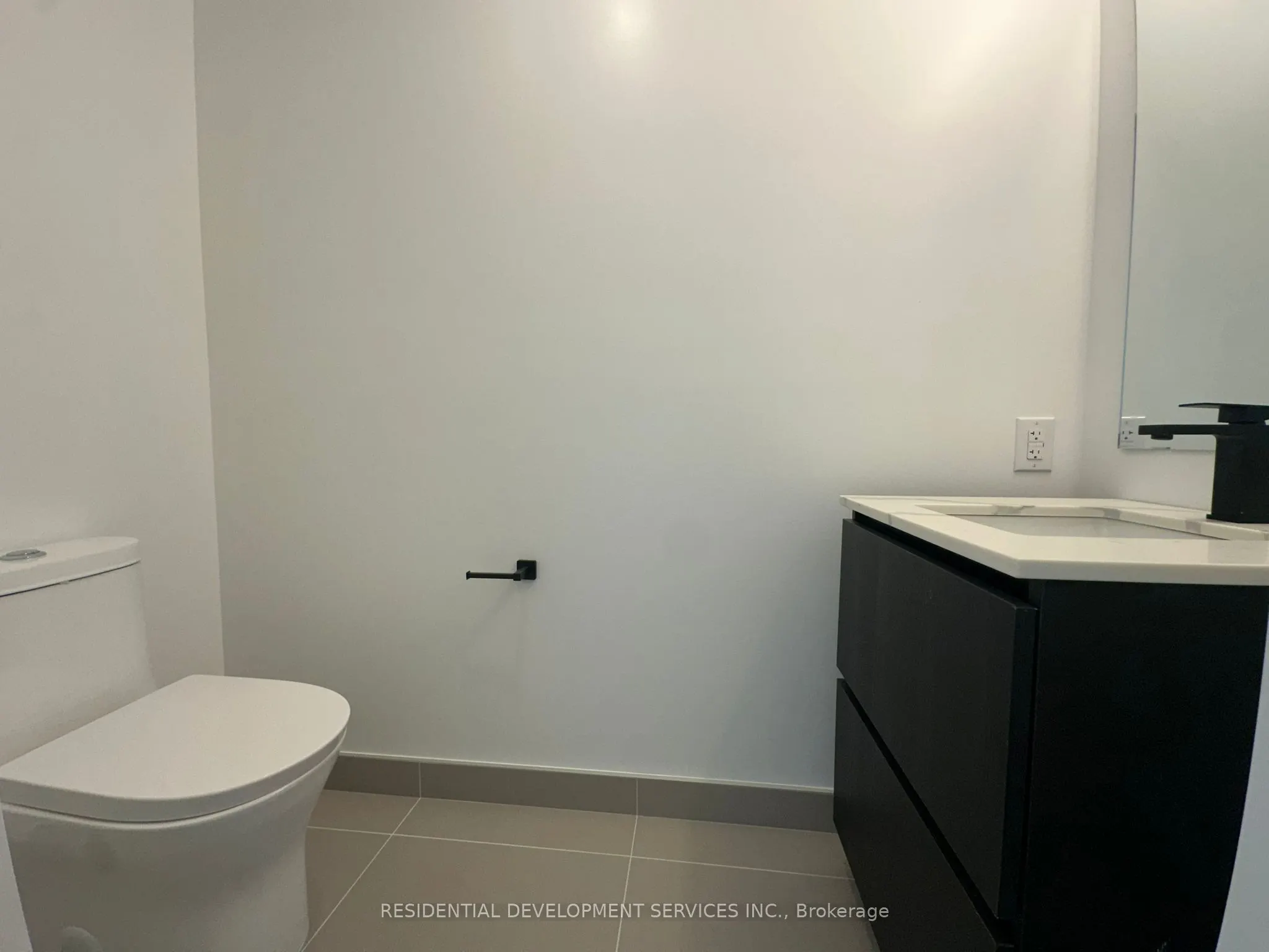 699 Sheppard Avenue E, #905