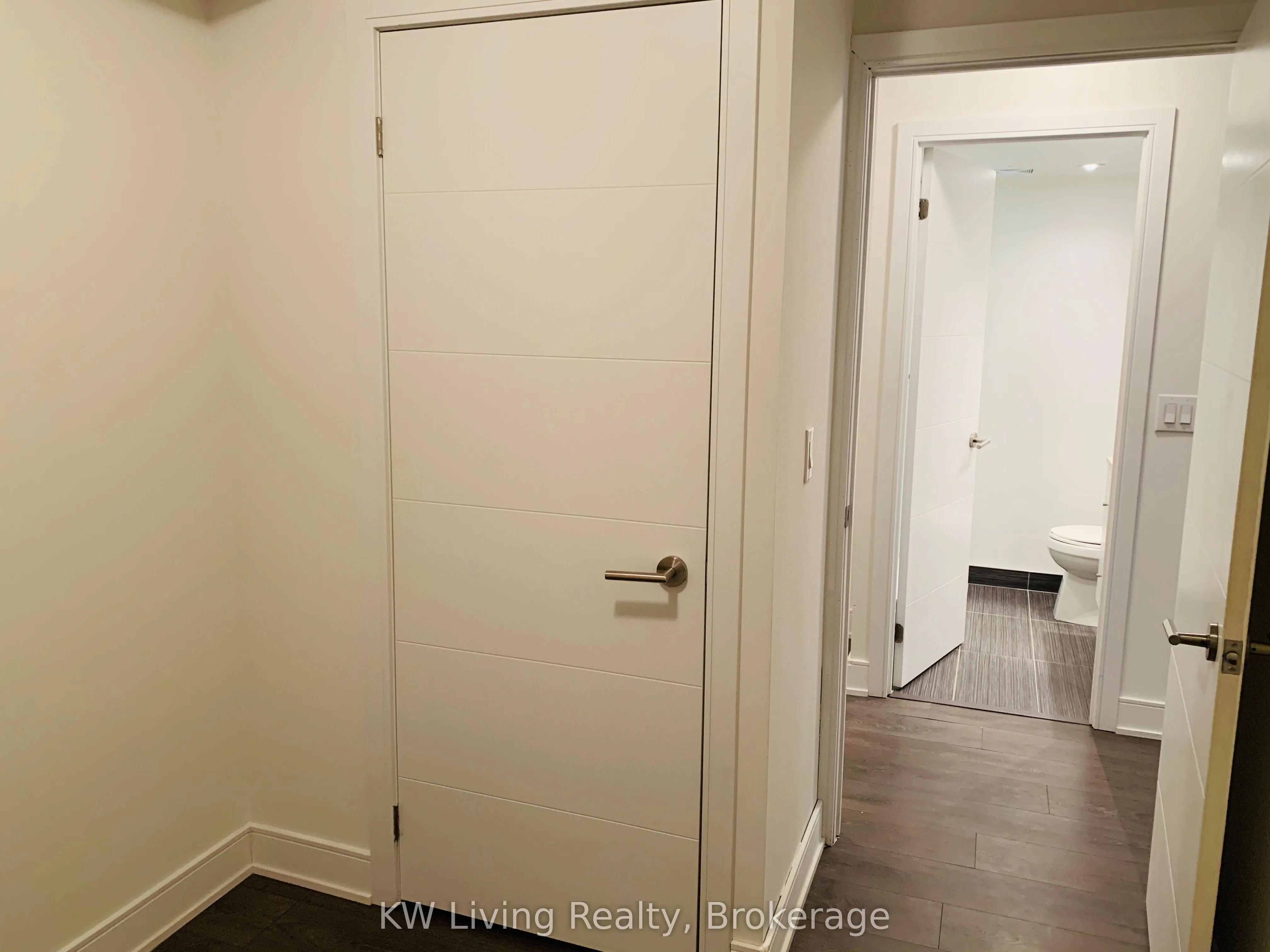525 Adelaide Street W, #333