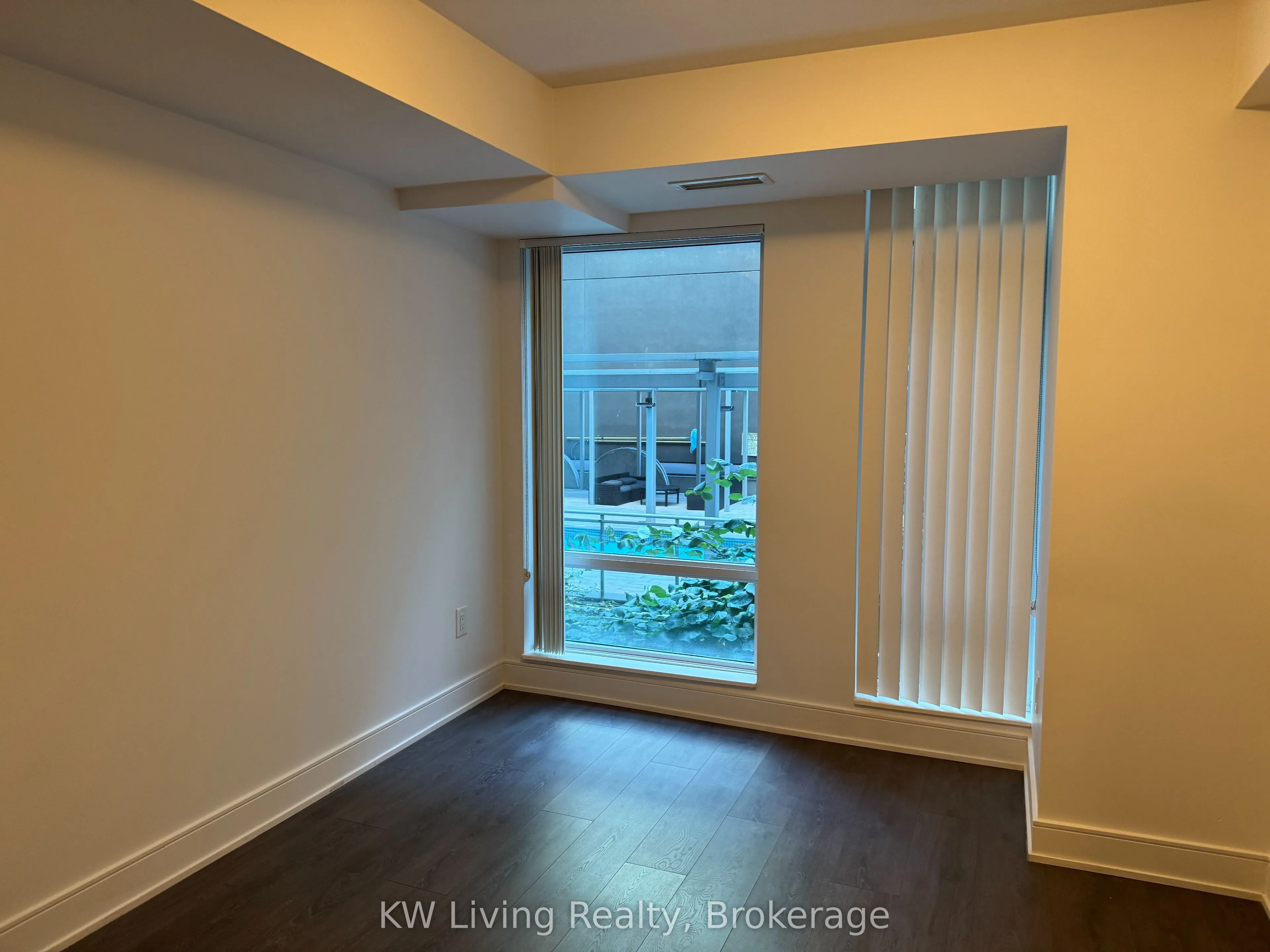525 Adelaide Street W, #333