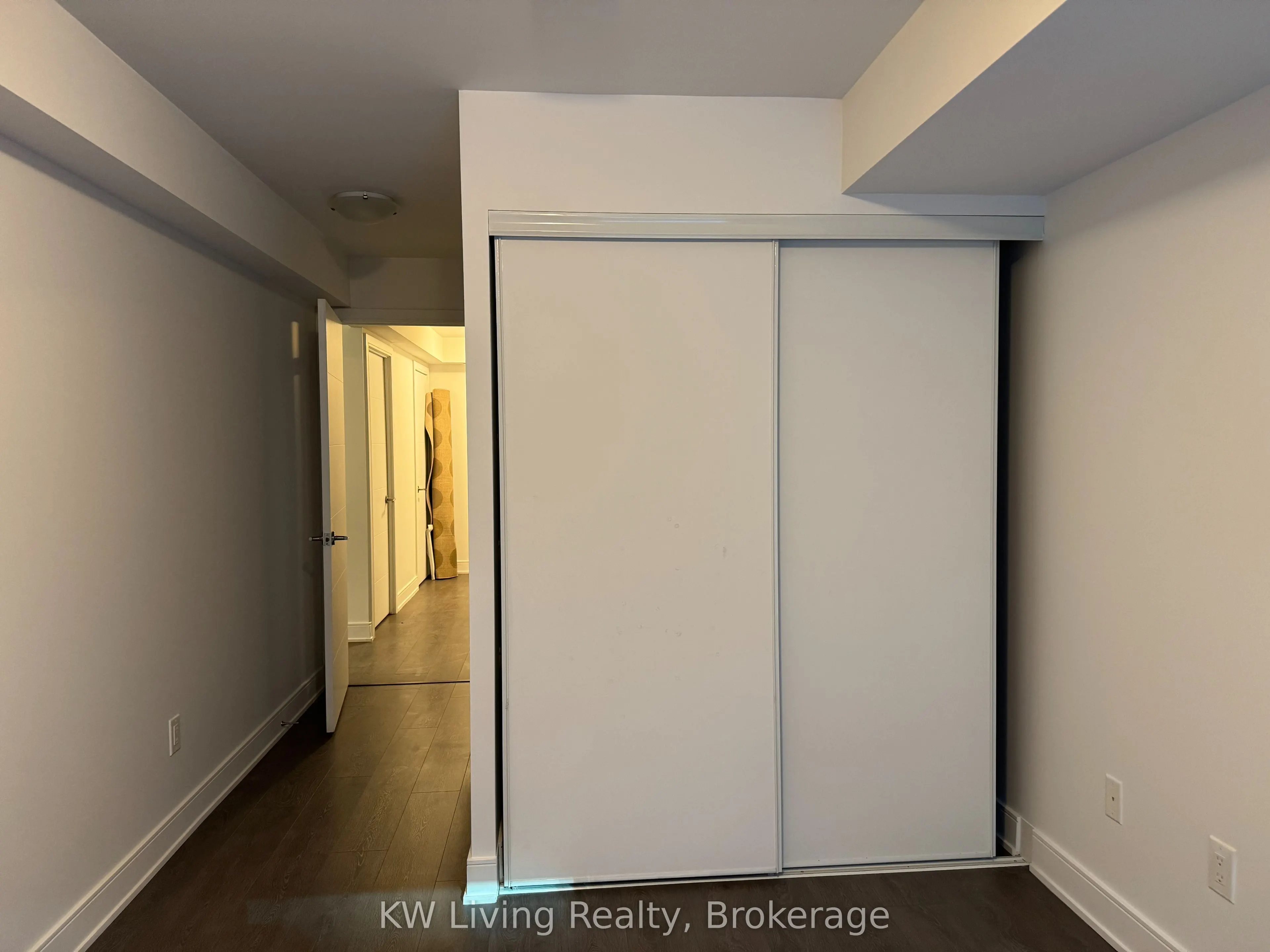 525 Adelaide Street W, #333
