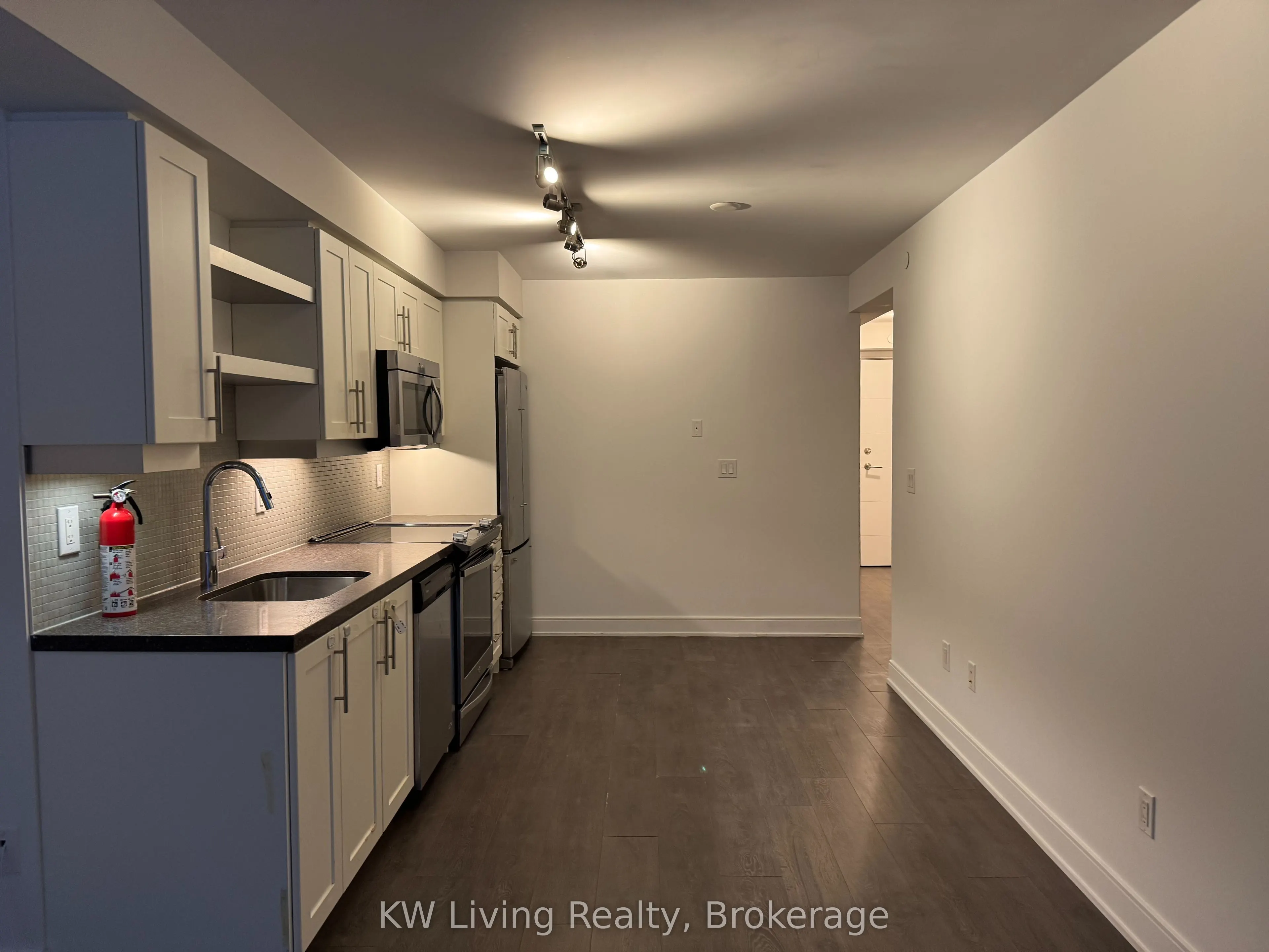 525 Adelaide Street W, #333