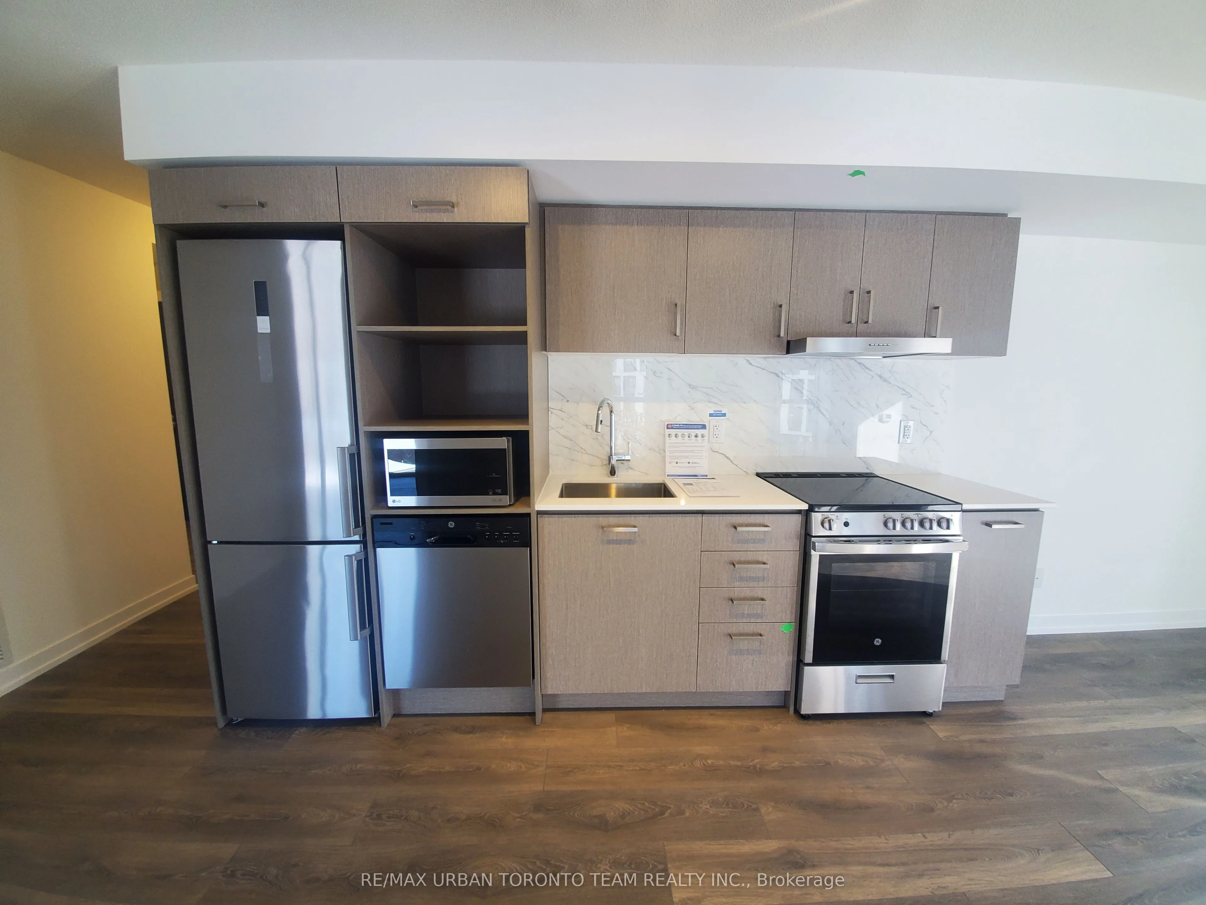219 Dundas Street E, #807