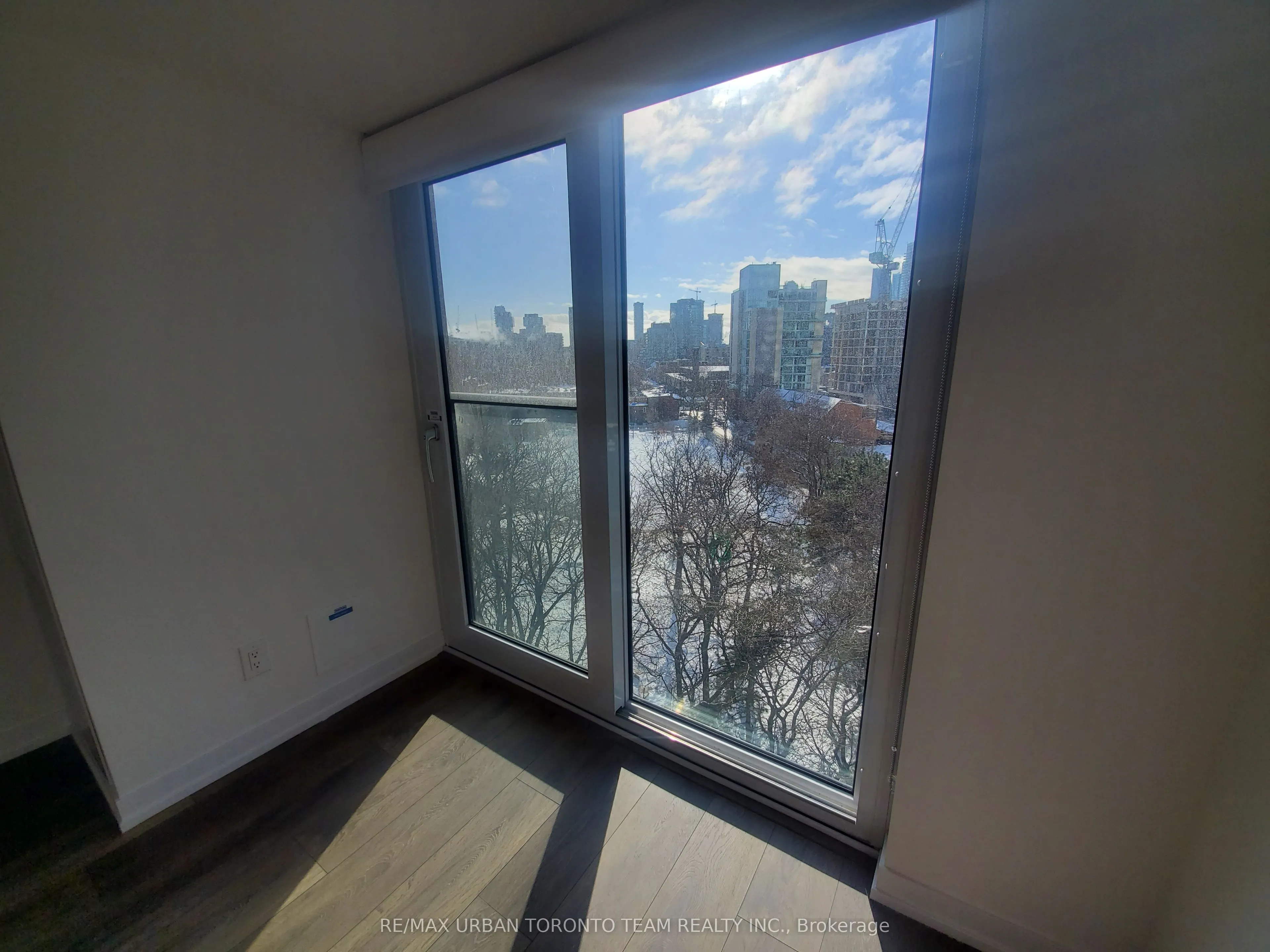 219 Dundas Street E, #807