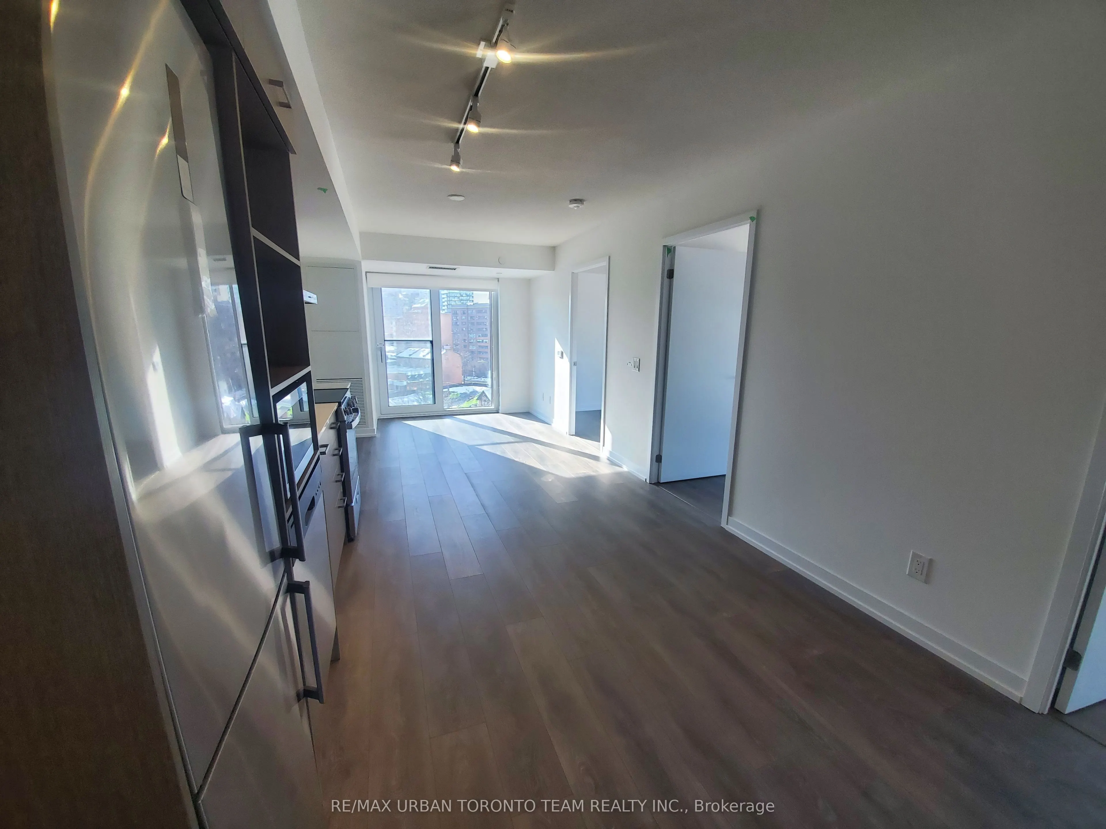 219 Dundas Street E, #807