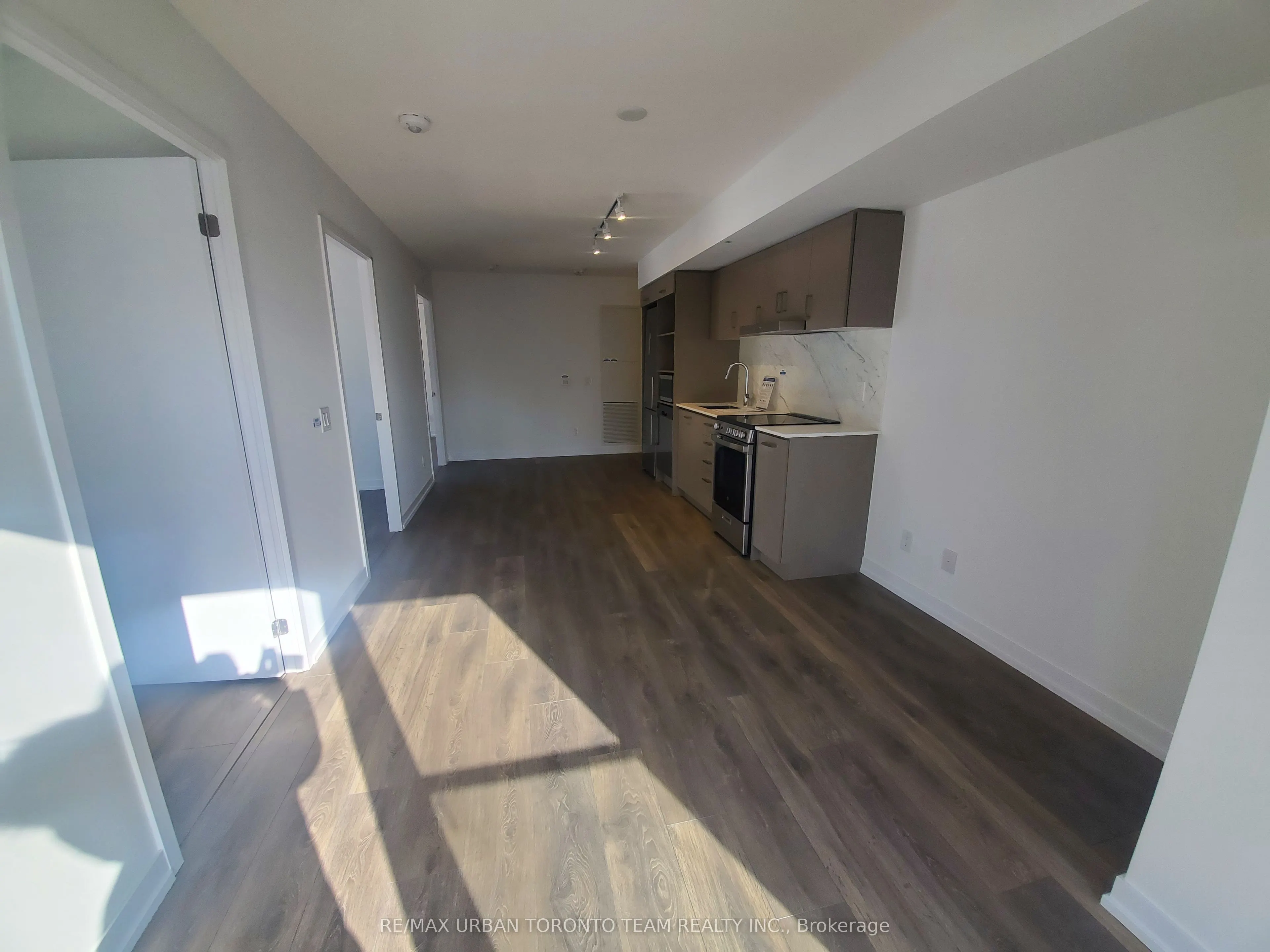 219 Dundas Street E, #807