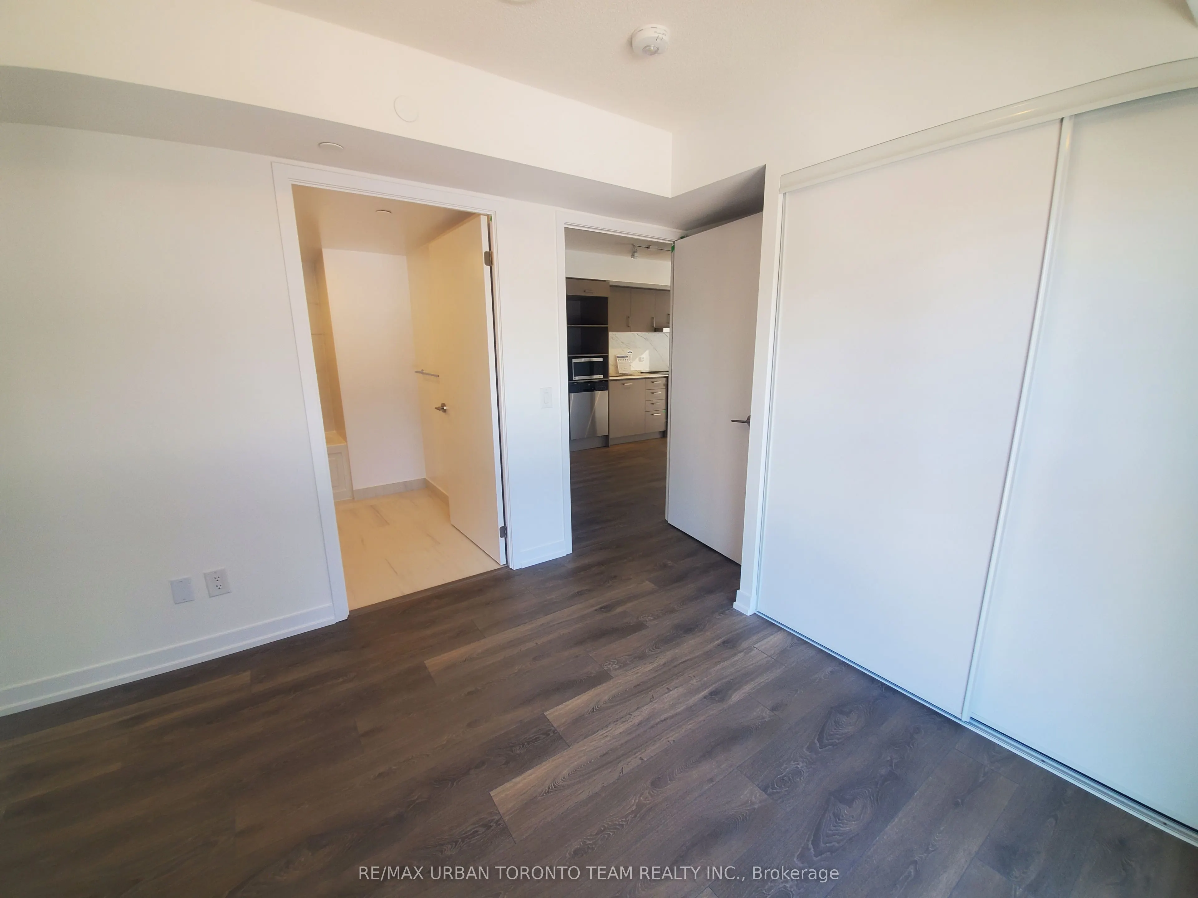 219 Dundas Street E, #807
