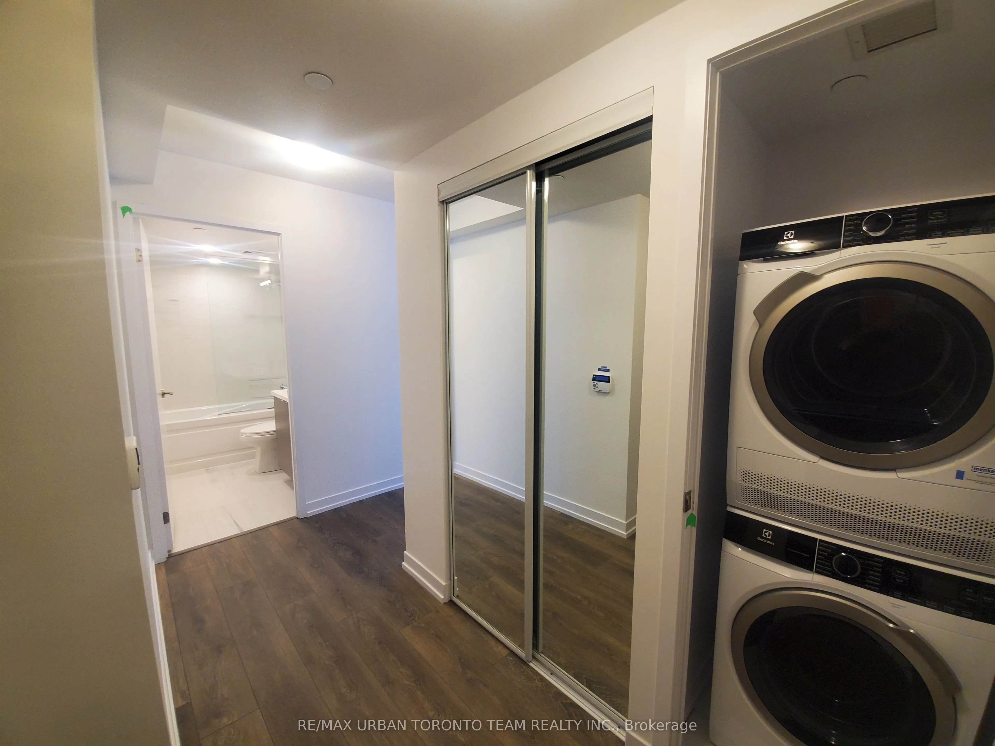 219 Dundas Street E, #807