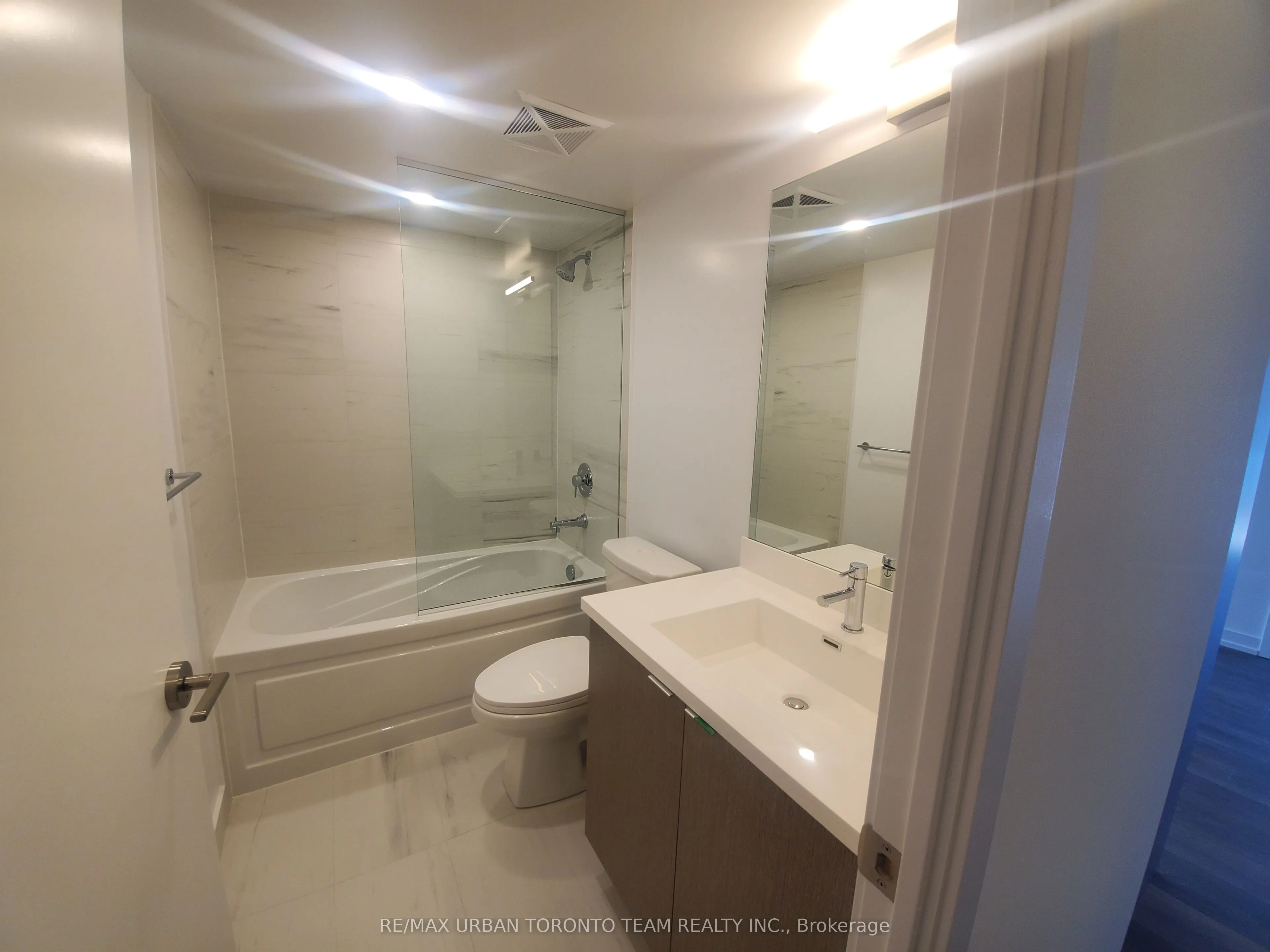 219 Dundas Street E, #807