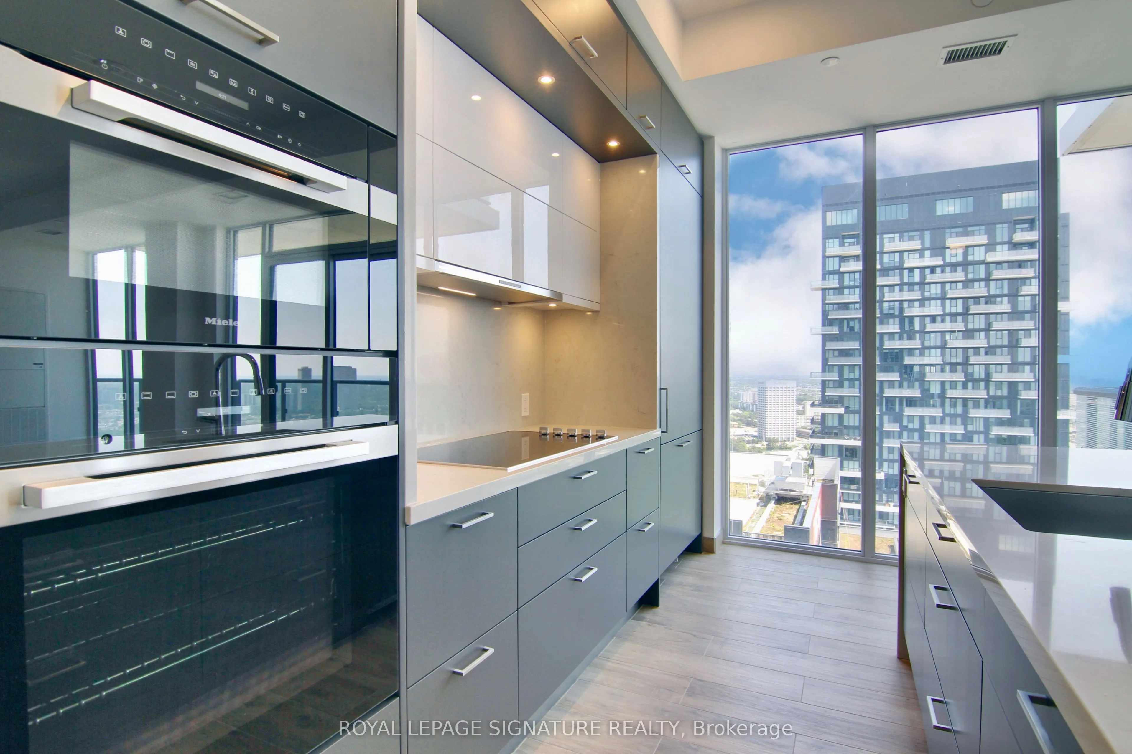 10 Inn On The Park Drive, #3604