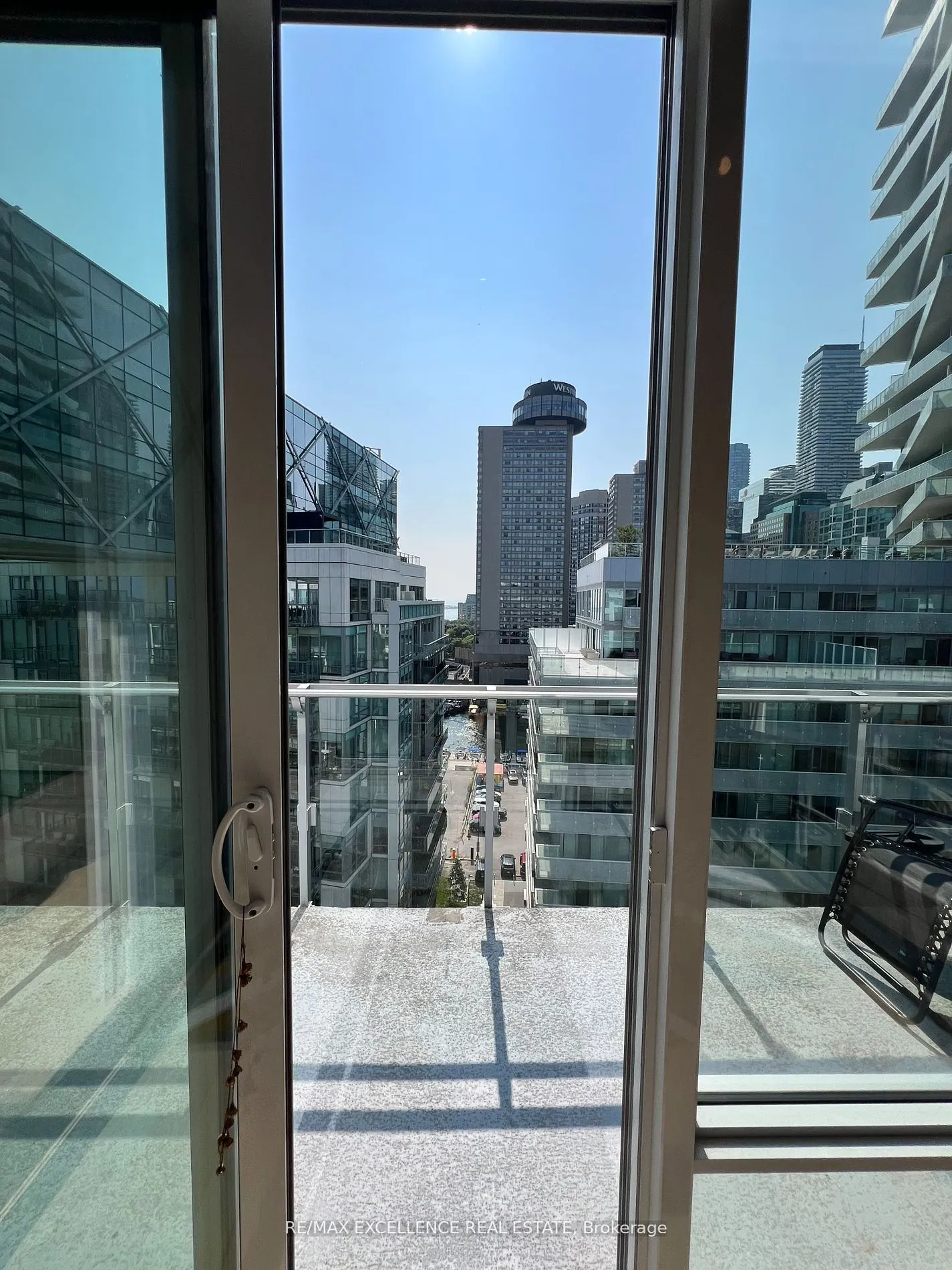 29 Queens Quay E, #1122