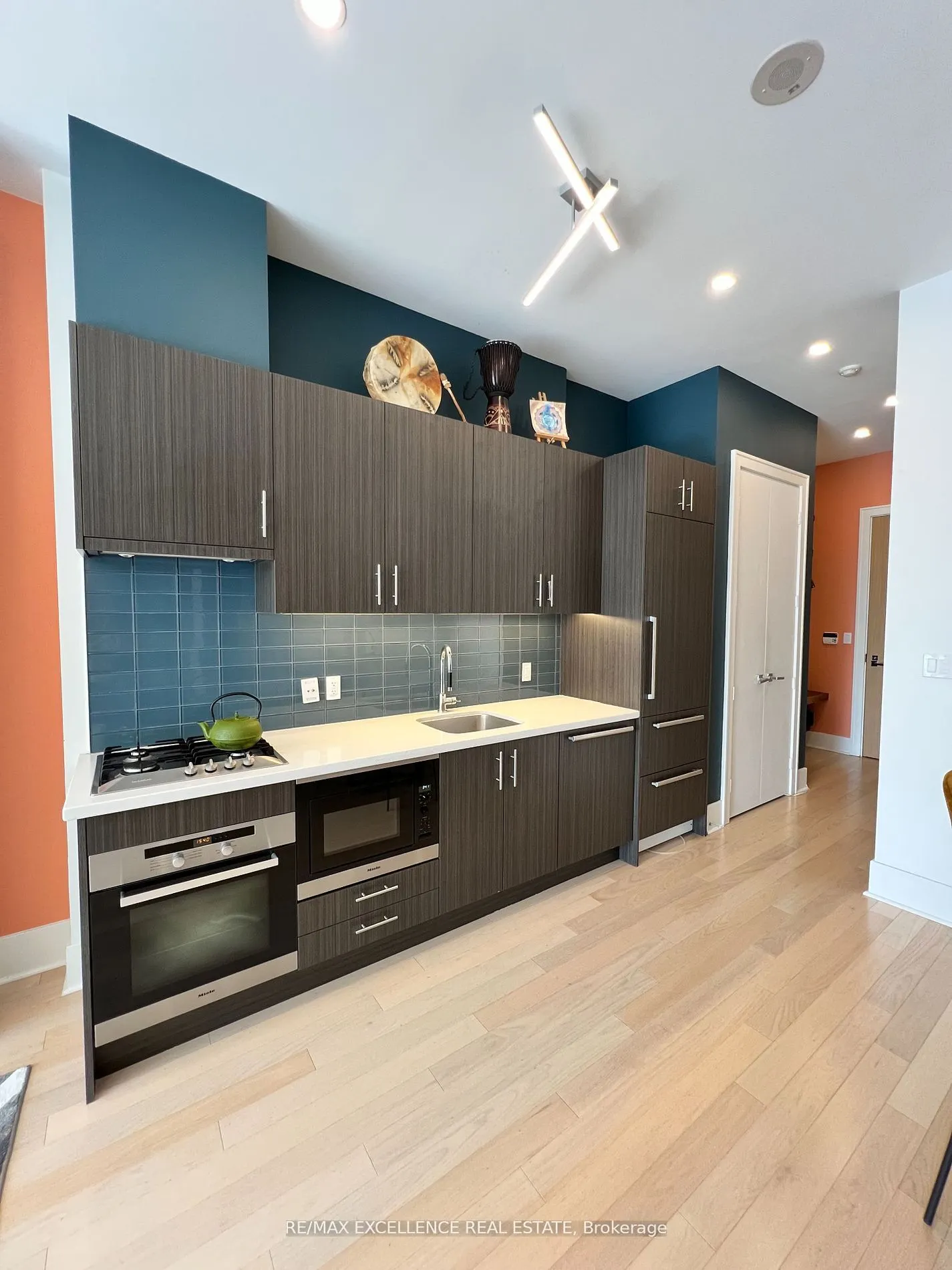 29 Queens Quay E, #1122