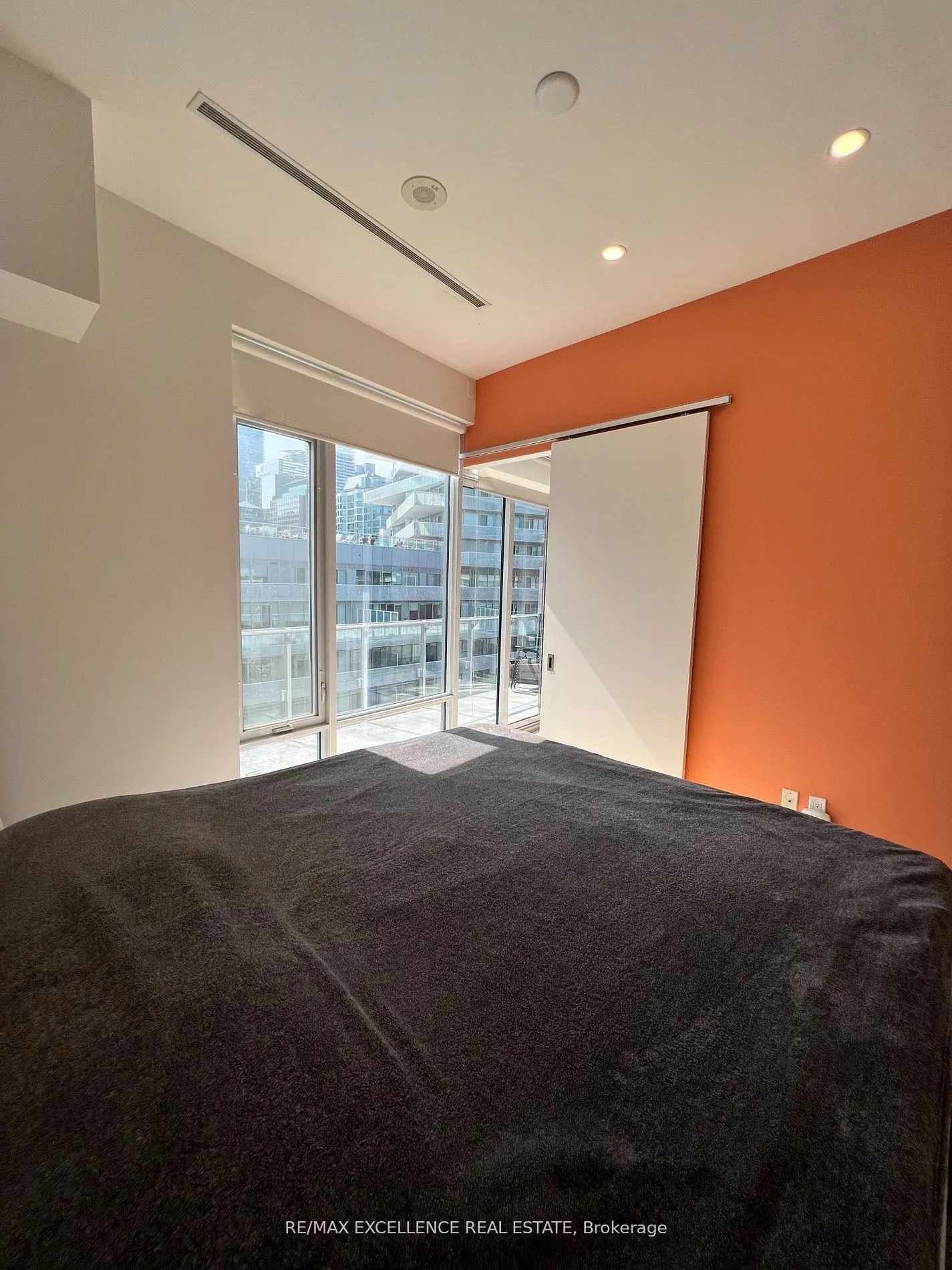 29 Queens Quay E, #1122