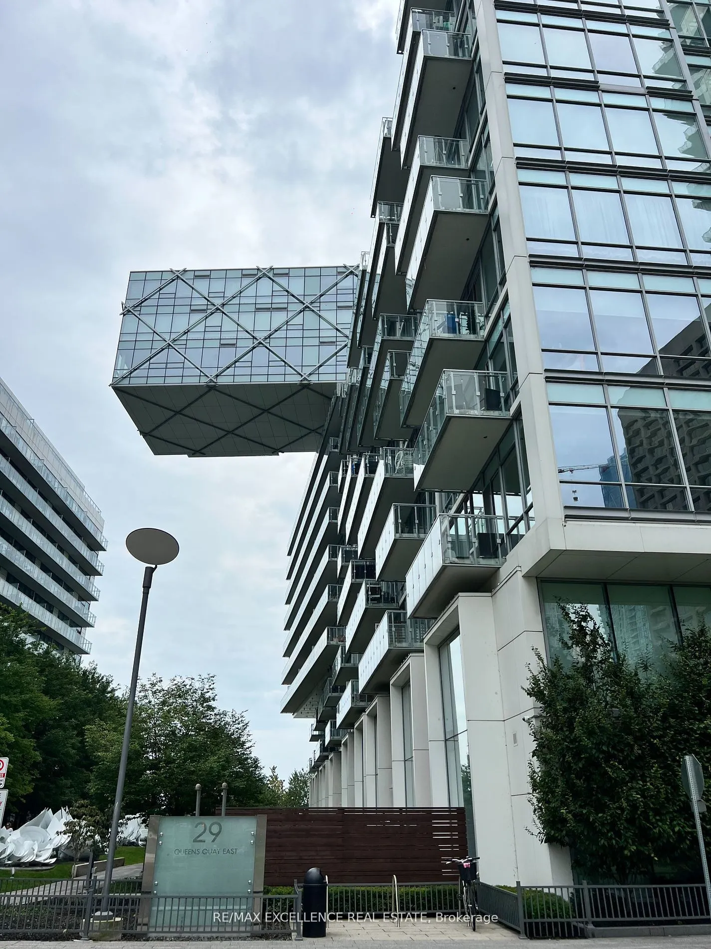 29 Queens Quay E, #1122