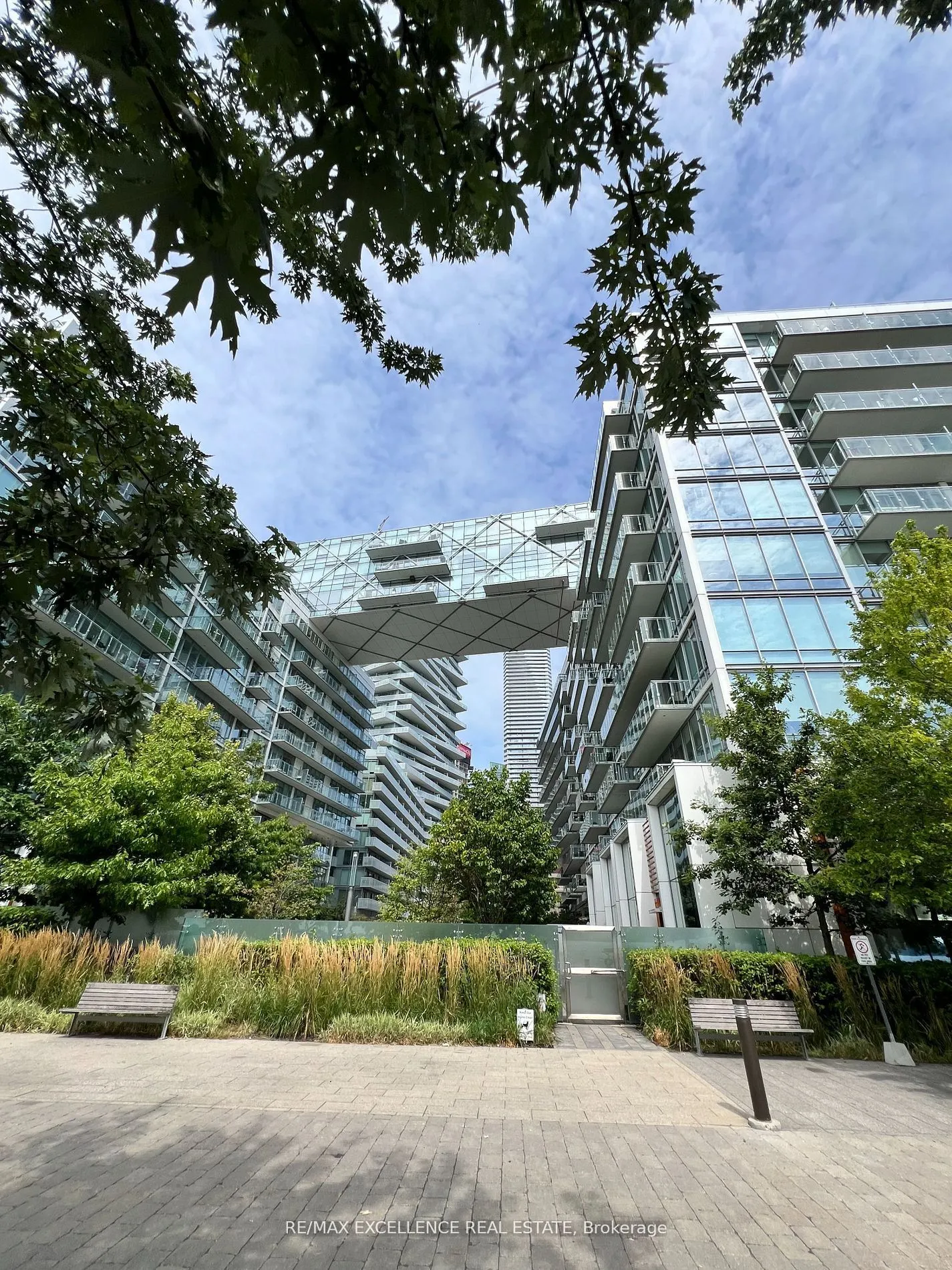 29 Queens Quay E, #1122