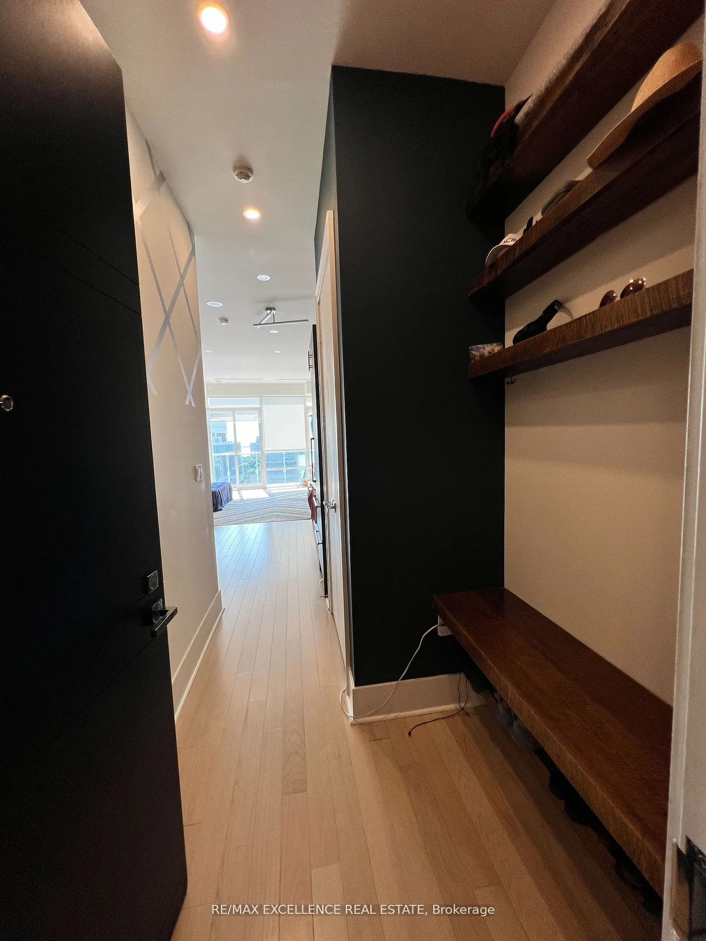 29 Queens Quay E, #1122