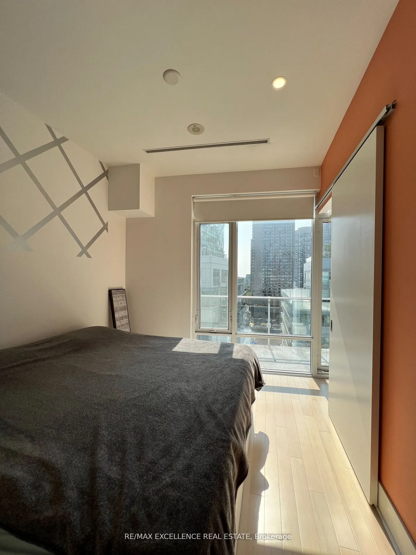 29 Queens Quay E, #1122